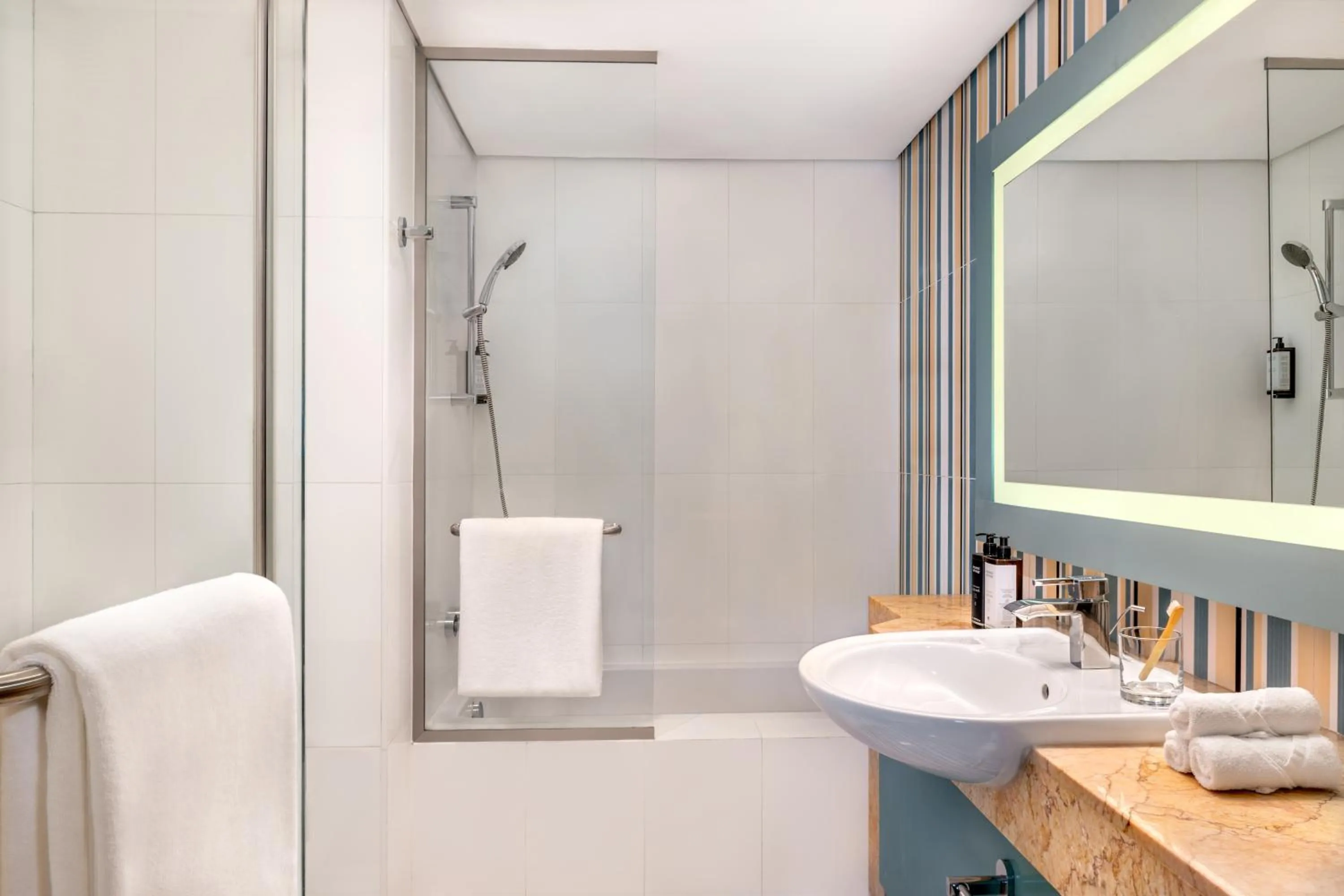 Shower in Aparthotel Adagio Fujairah