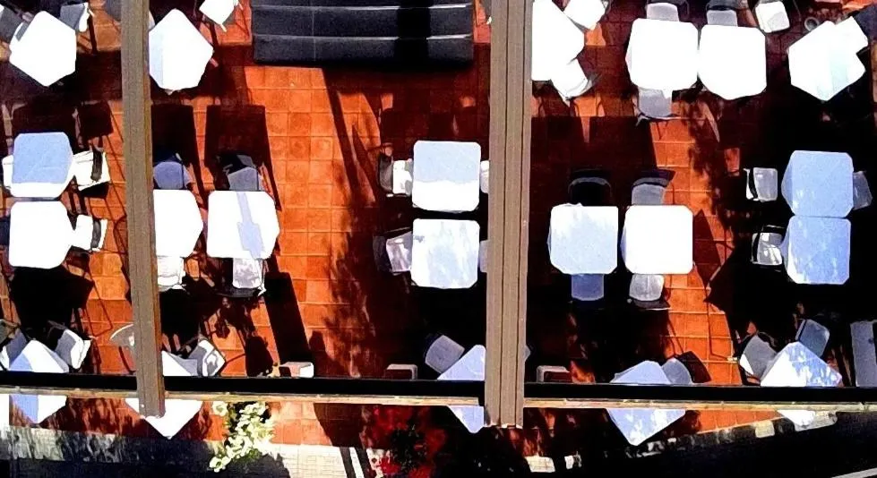 Restaurant/places to eat in Hotel Pop