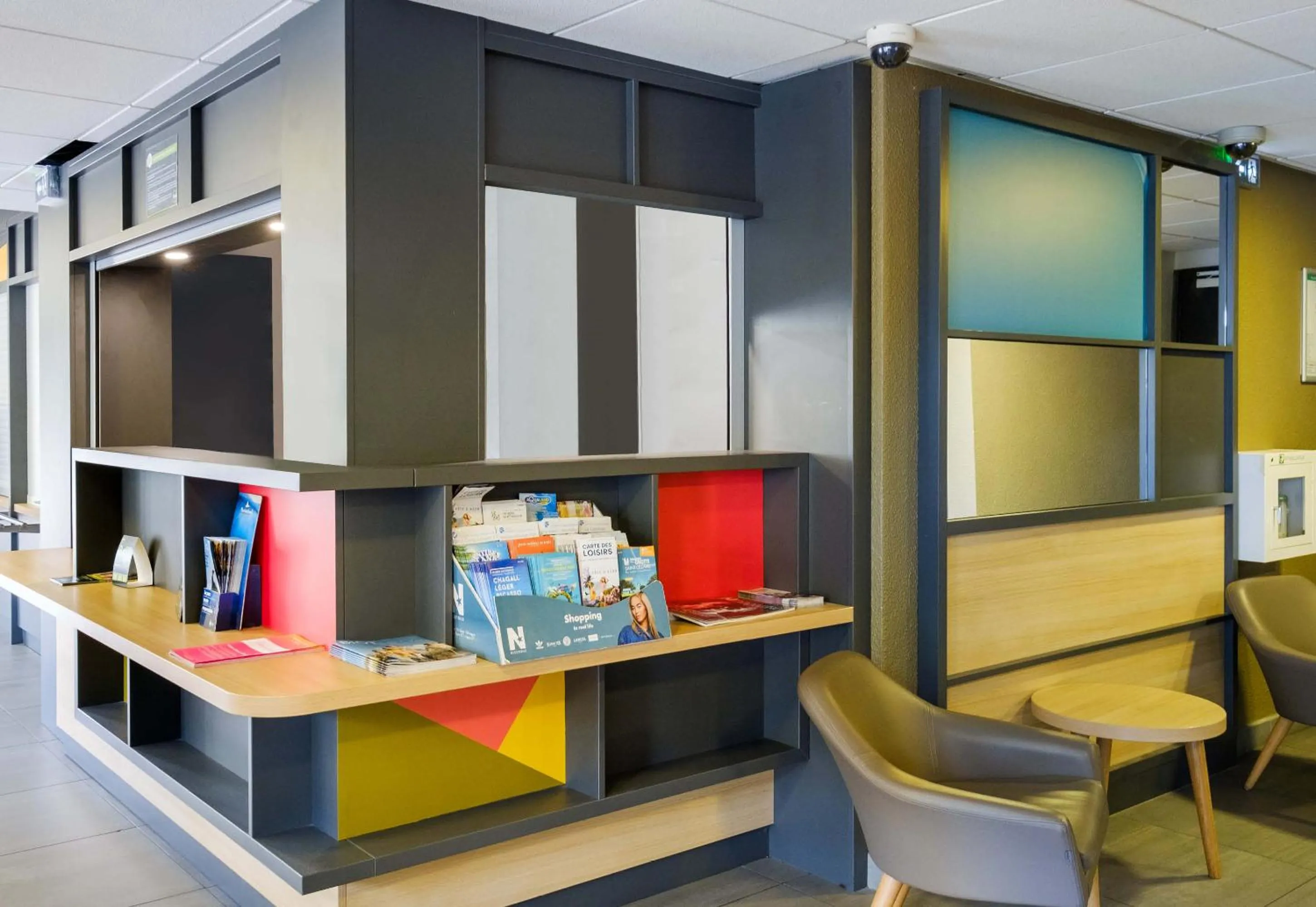 Seating area in B&B HOTEL Antibes Sophia Antipolis