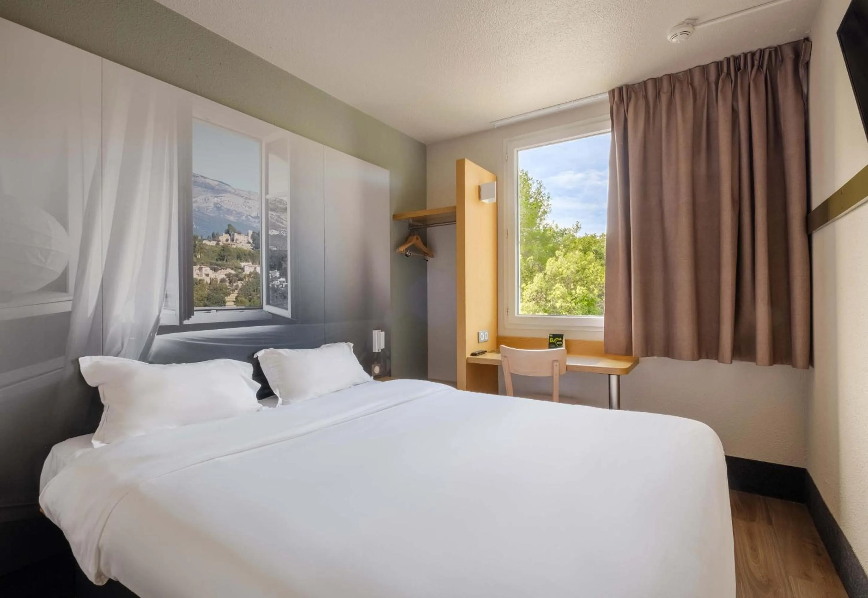 Bedroom, Bed in B&B HOTEL Antibes Sophia Antipolis