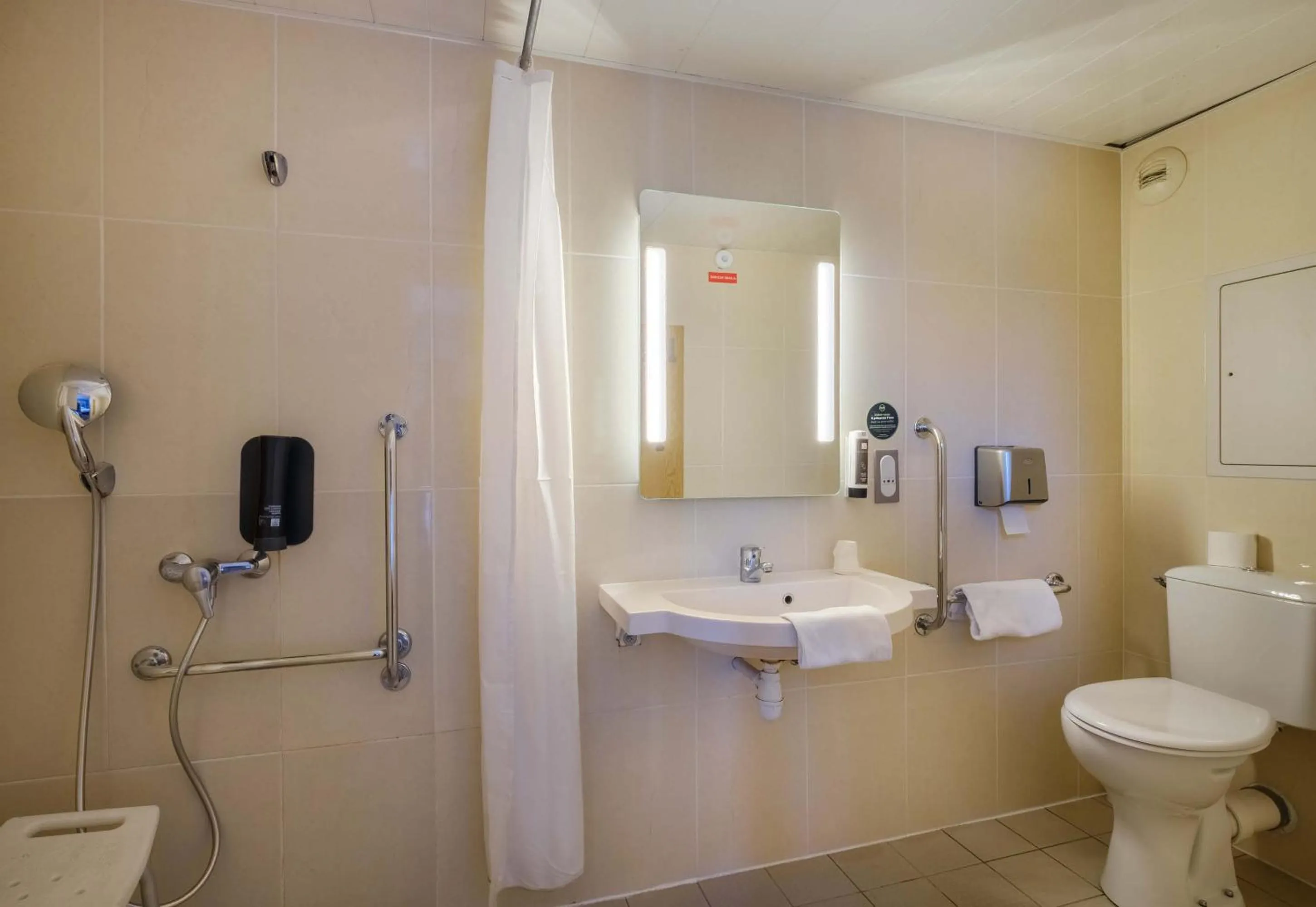 Bathroom in B&B HOTEL Antibes Sophia Antipolis