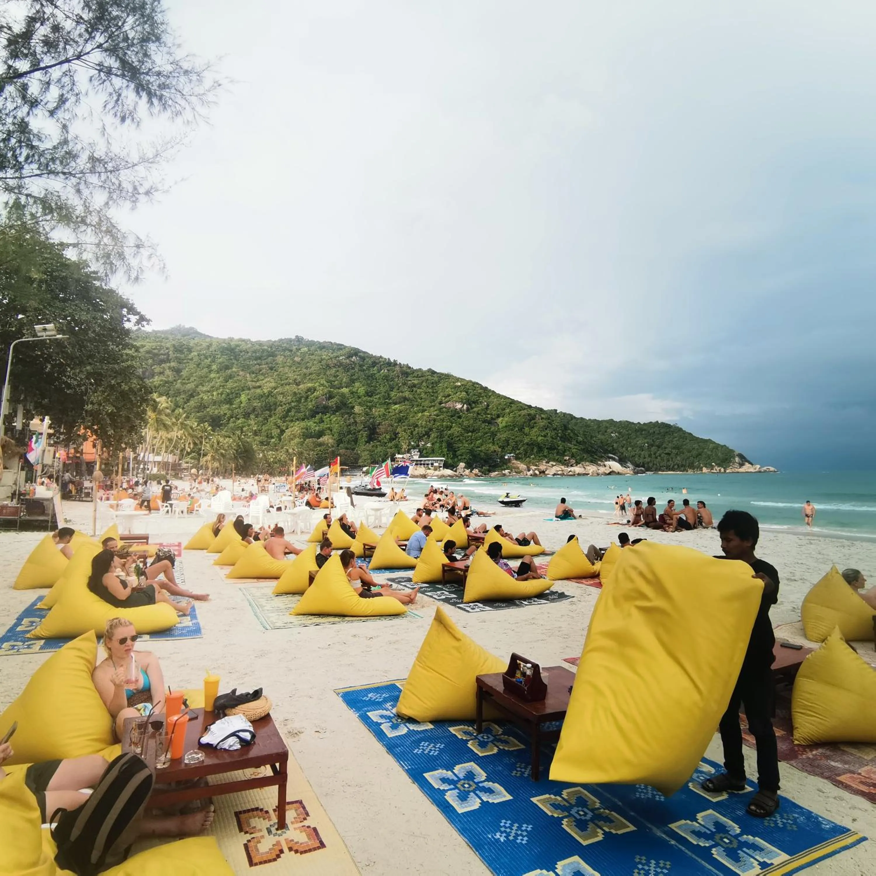 Beach in Haadrin village Fullmoon