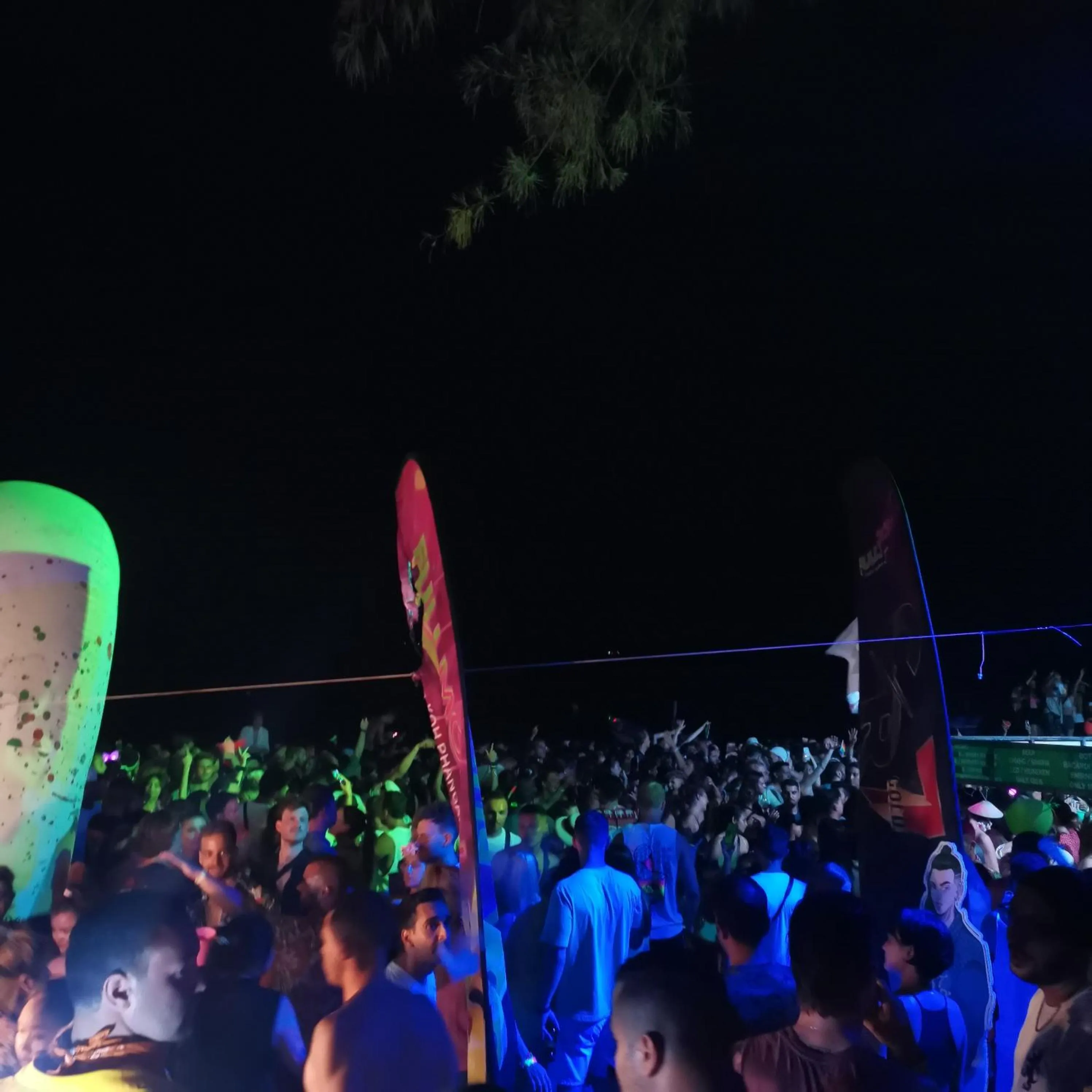 People in Haadrin village Fullmoon