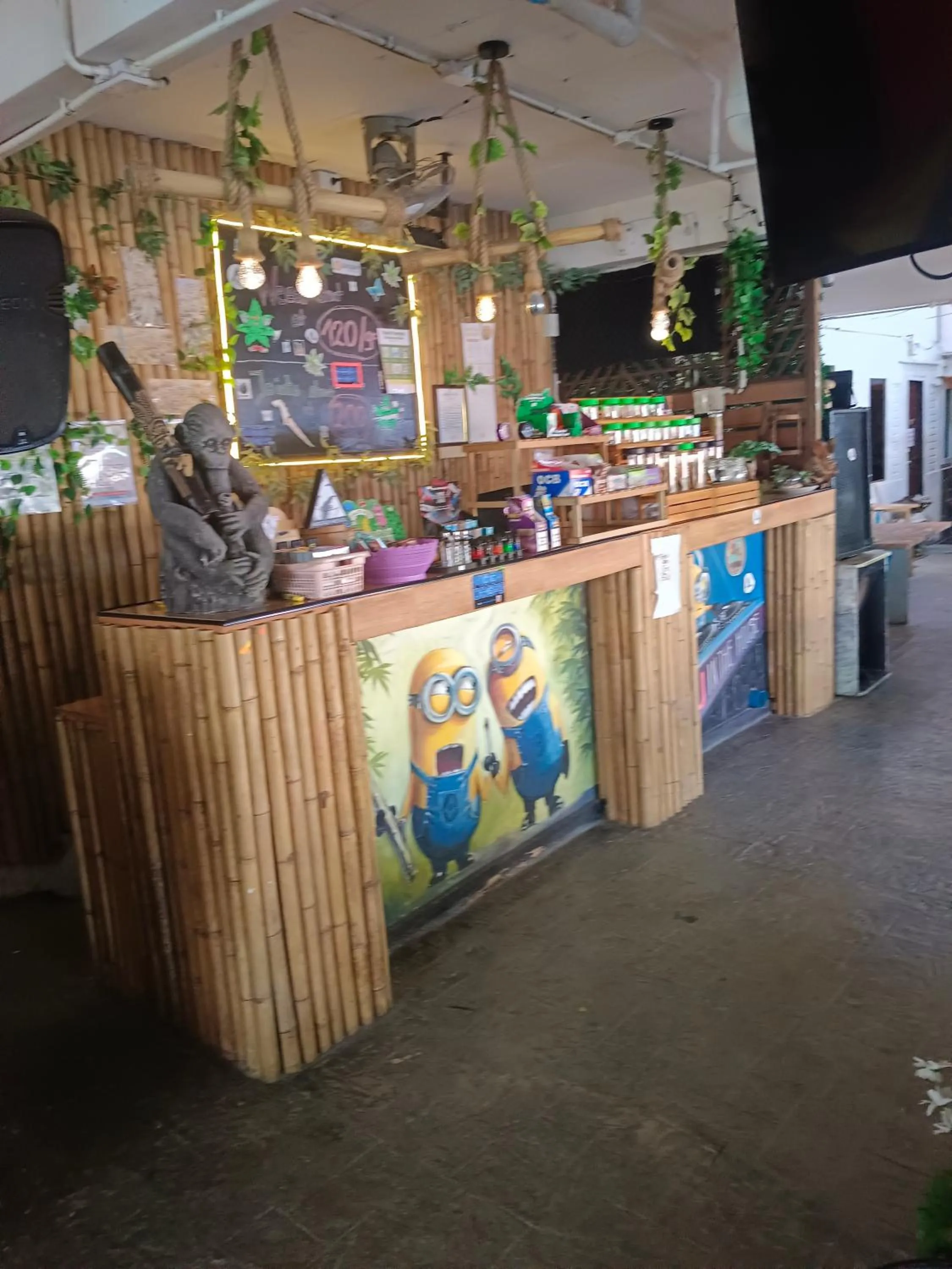 Restaurant/places to eat in Haadrin village Fullmoon