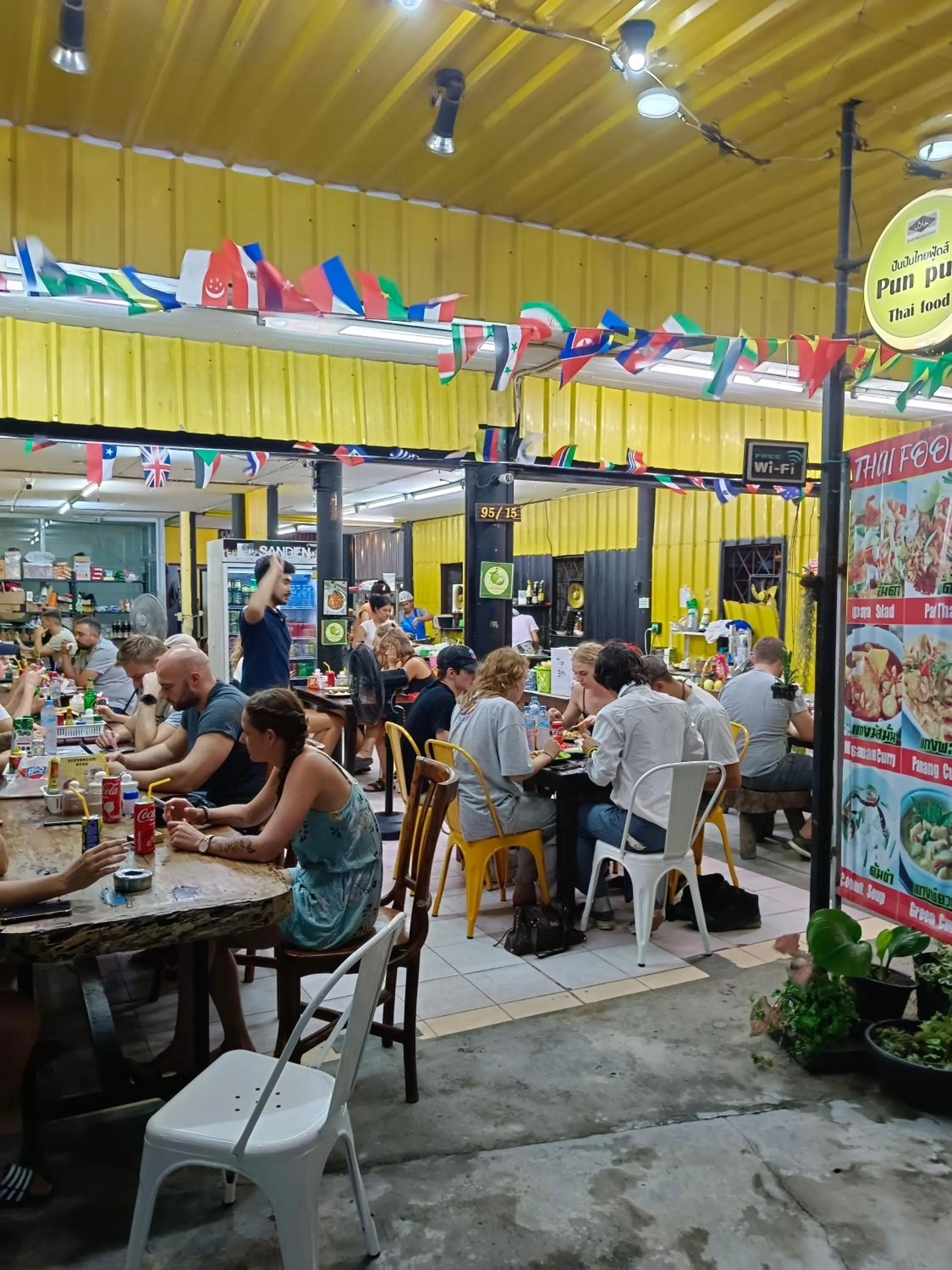 Restaurant/places to eat in Haadrin village Fullmoon