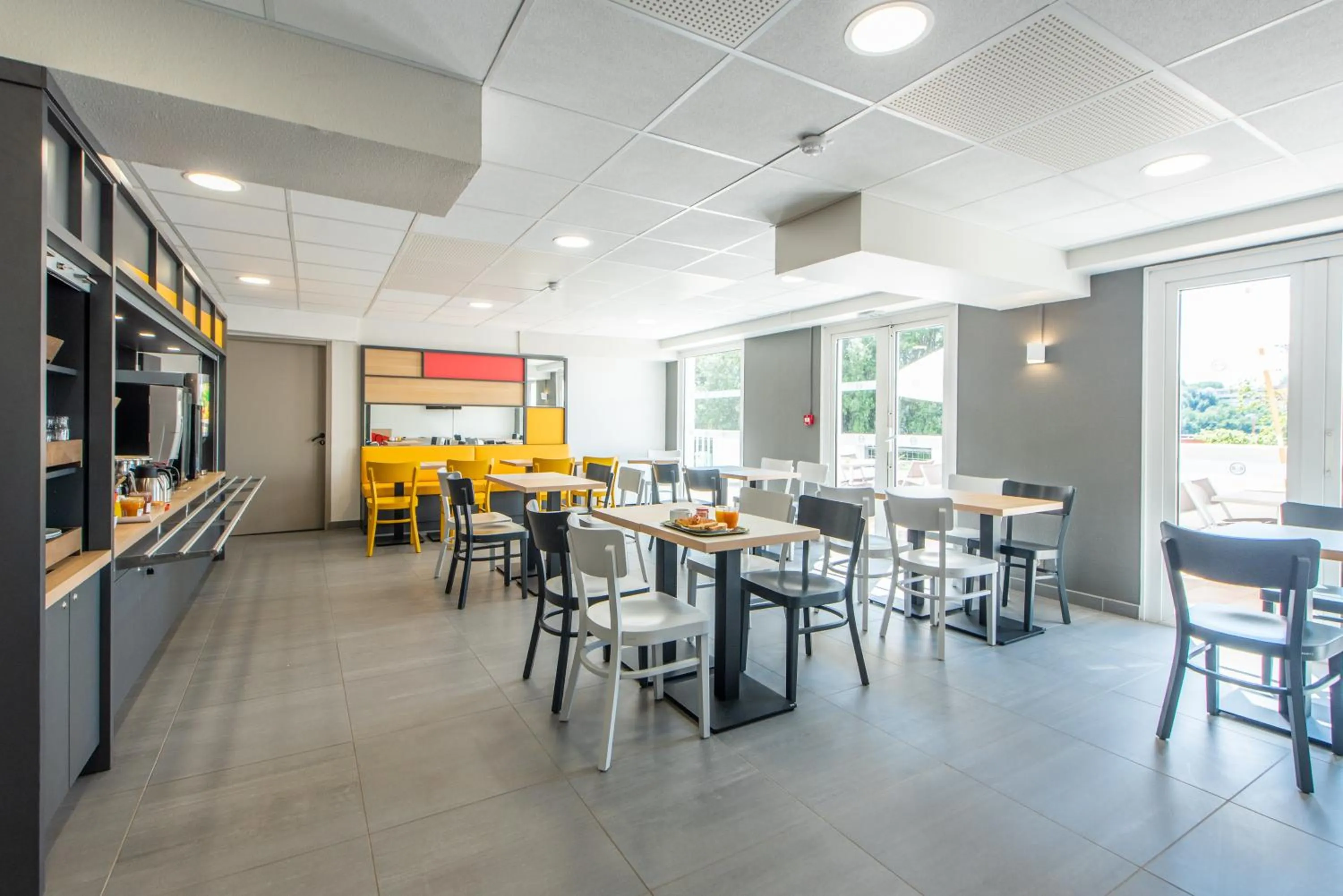 Buffet breakfast in B&B HOTEL Antibes Sophia Le Relais