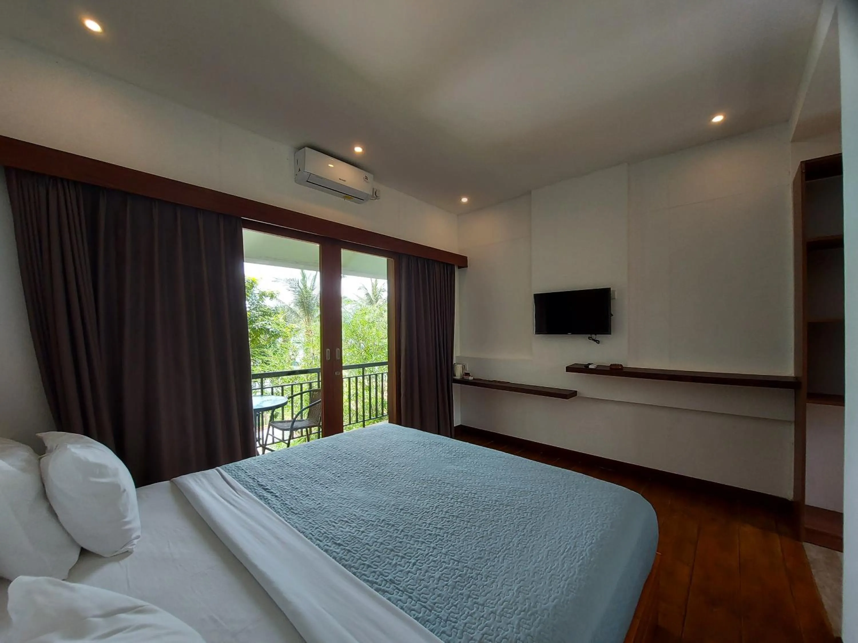 Bed in Marina Del Ray