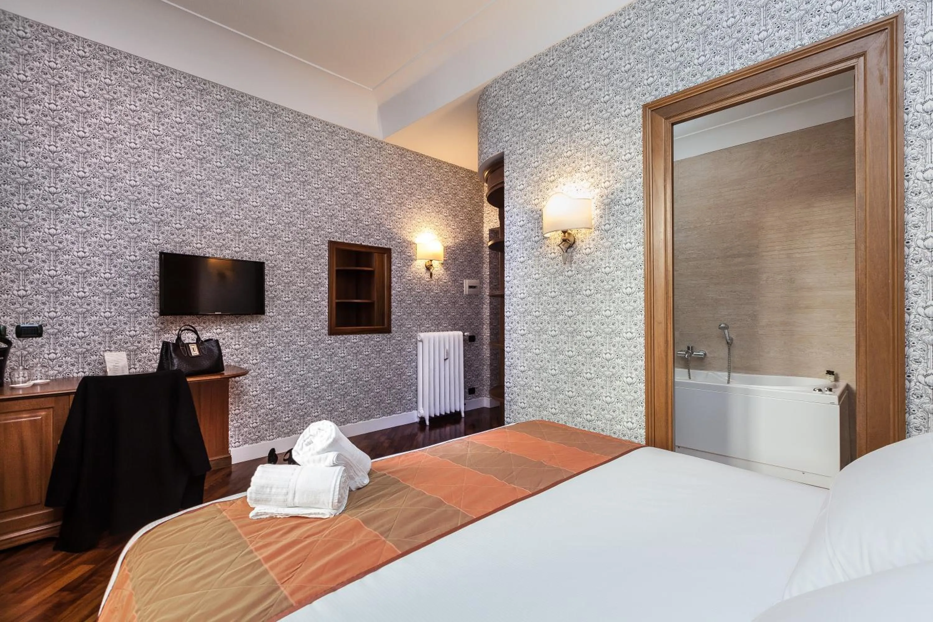Bathroom, Bed in Suite Beccaria A Piazza Del Popolo