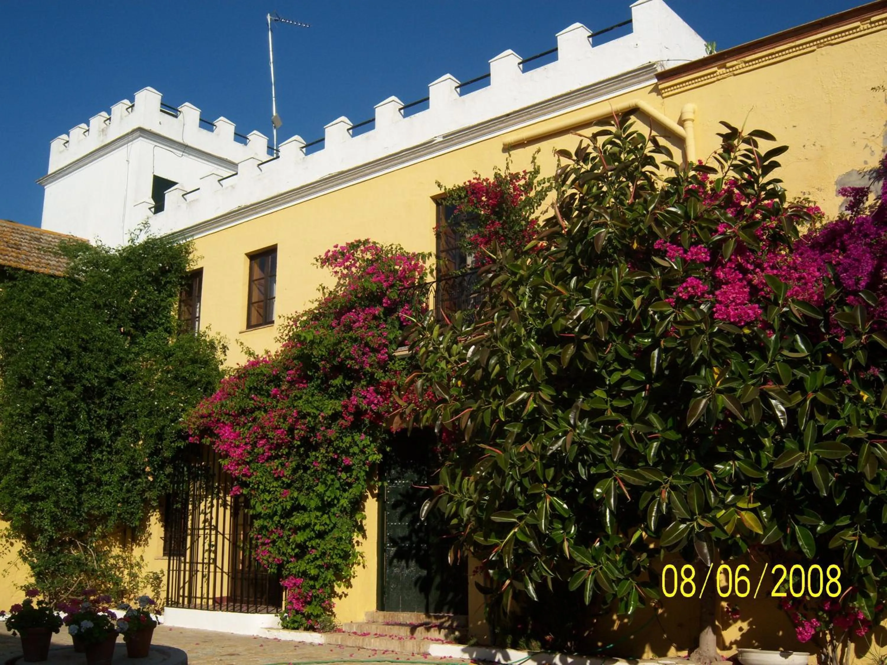 Facade/entrance in Hacienda La Indiana