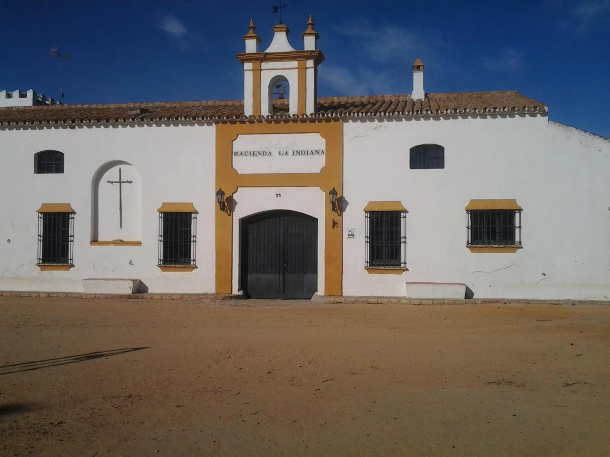 Facade/entrance in Hacienda La Indiana