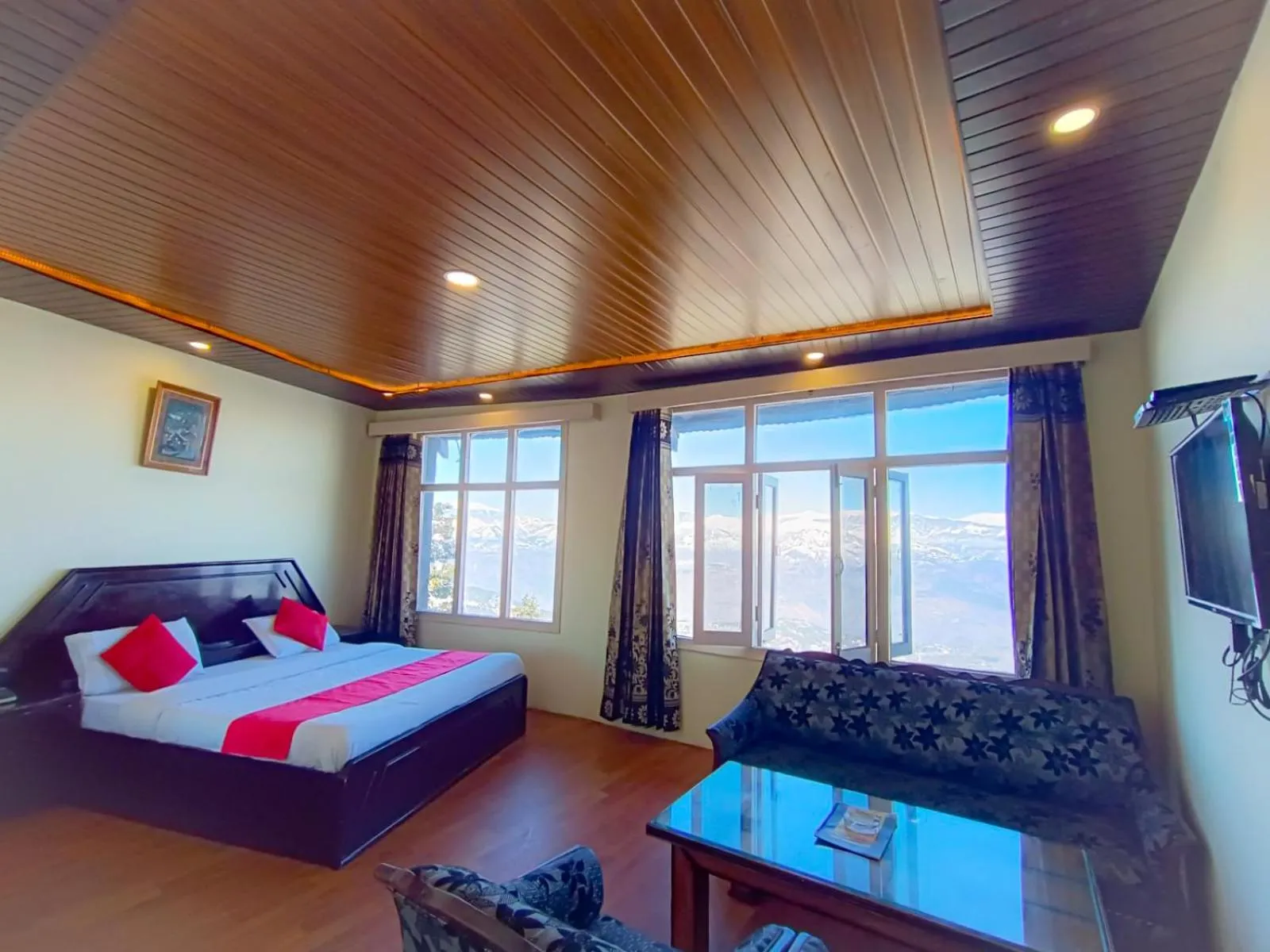 Bed in Surya Resort Dalhousie