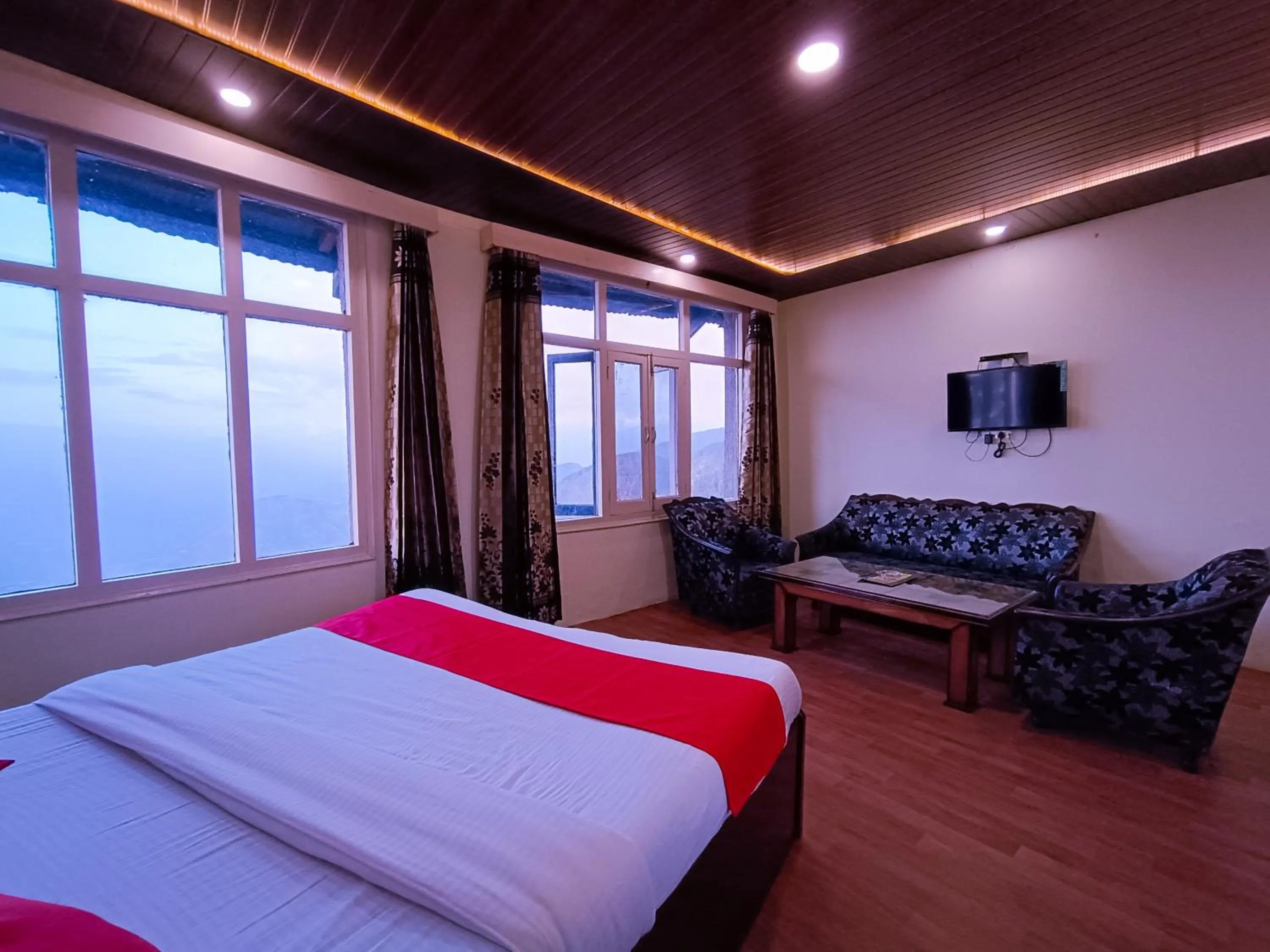 View (from property/room), Bed in Surya Resort Dalhousie