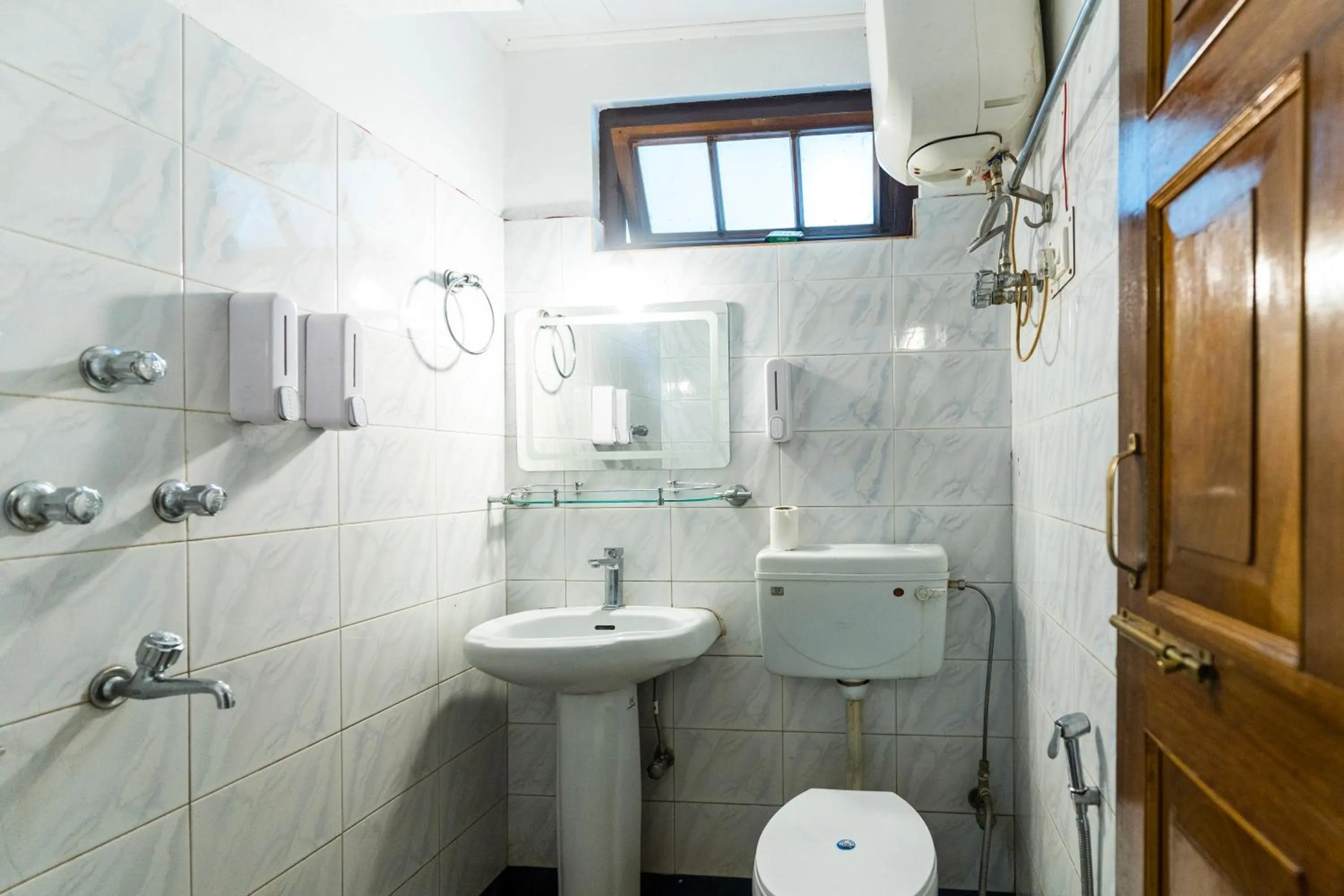 Shower in Sharolyn Boutique Hotel