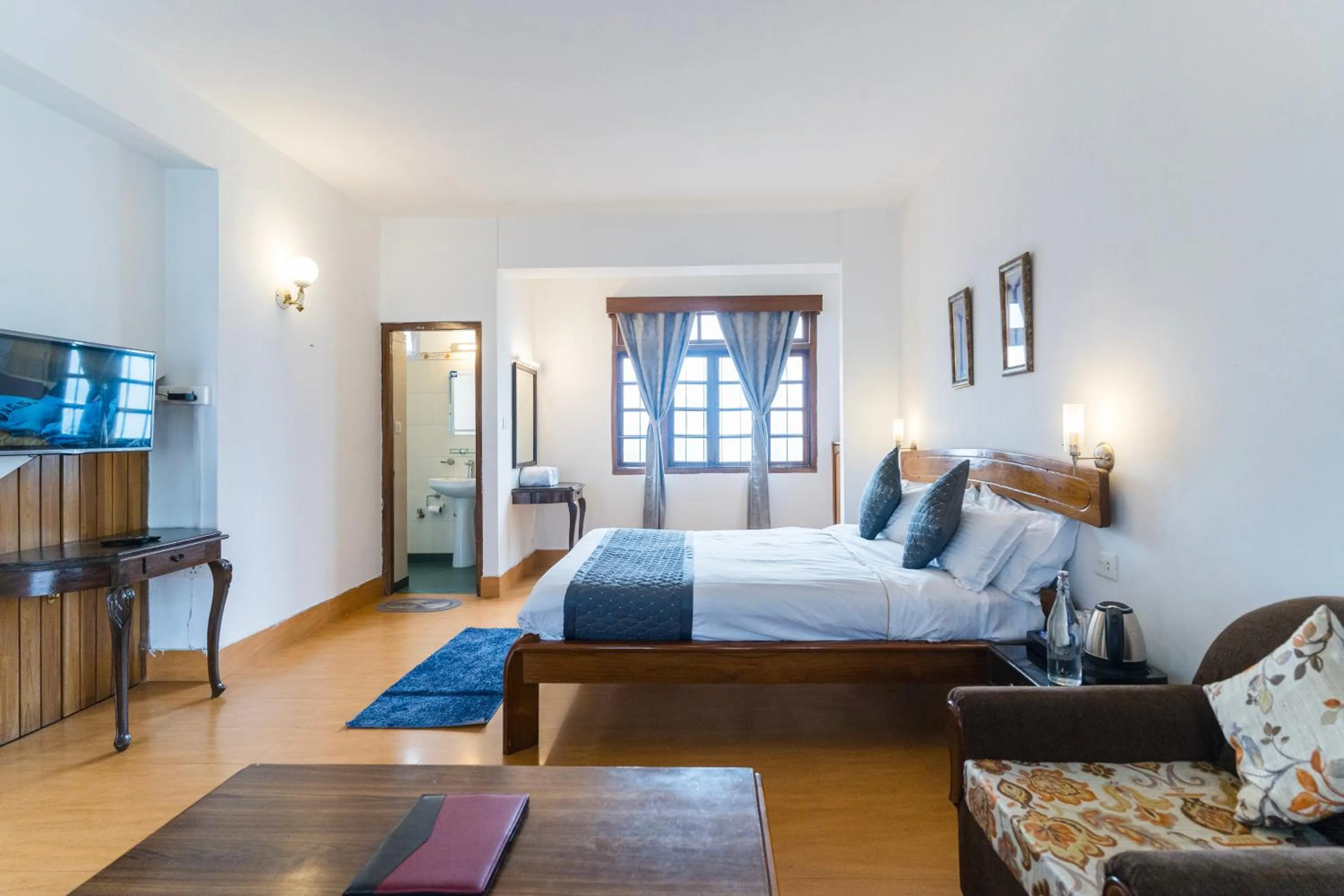 Bed in Sharolyn Boutique Hotel