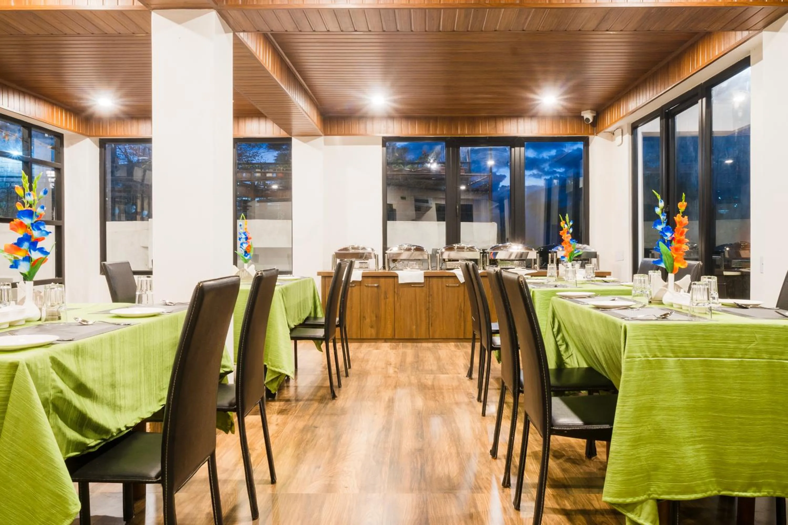 Restaurant/places to eat in Sharolyn Boutique Hotel