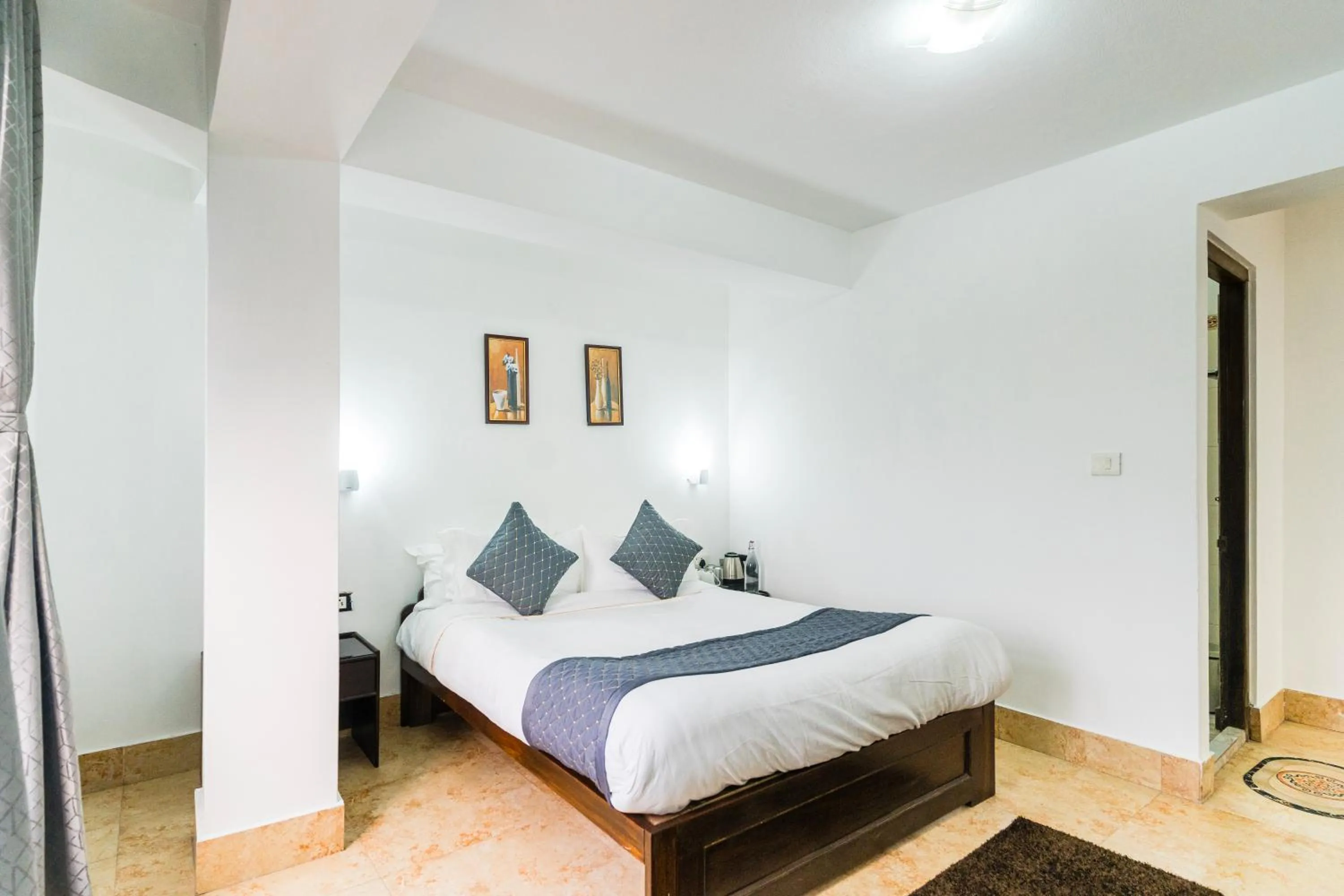 Bed in Sharolyn Boutique Hotel