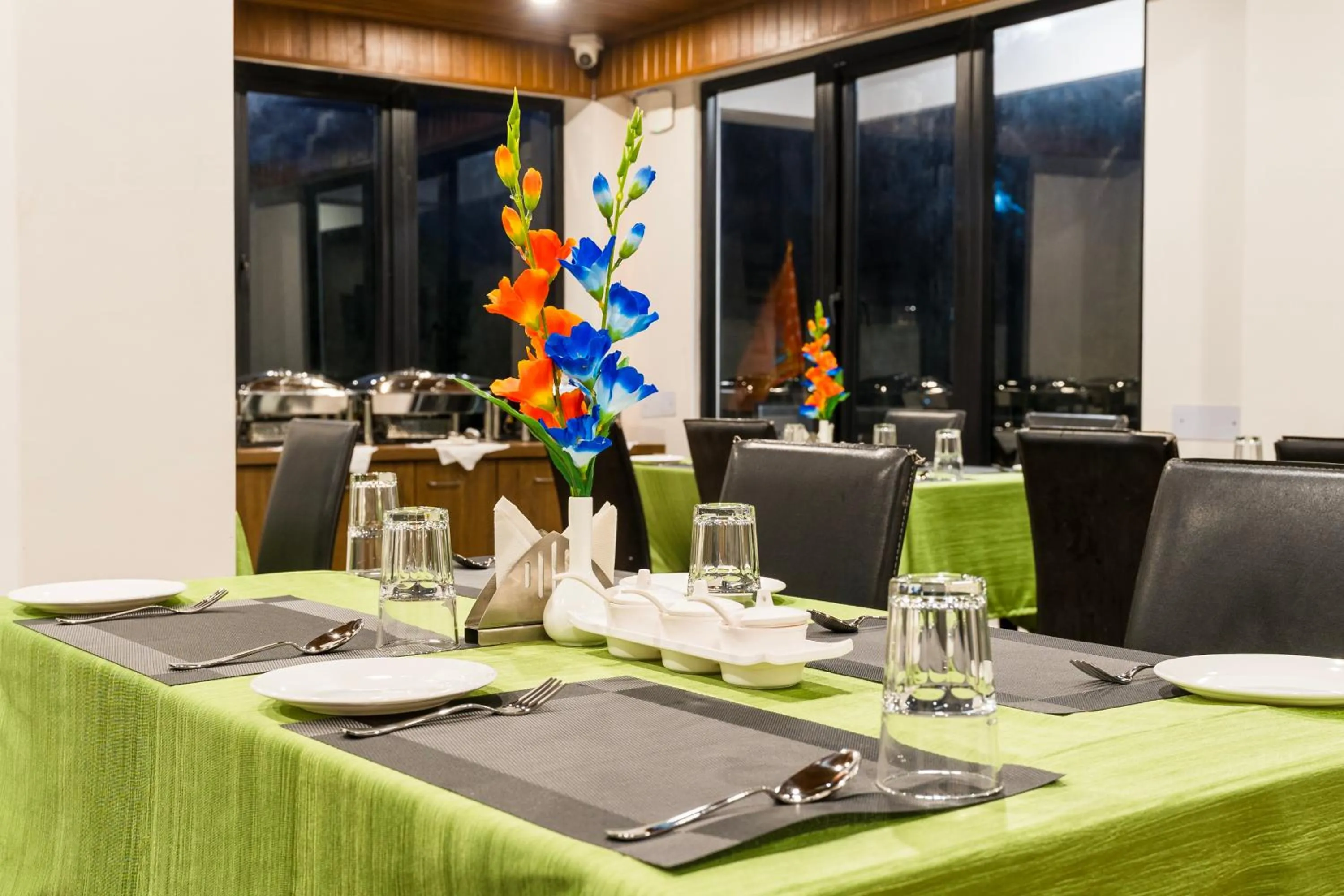 Restaurant/places to eat in Sharolyn Boutique Hotel