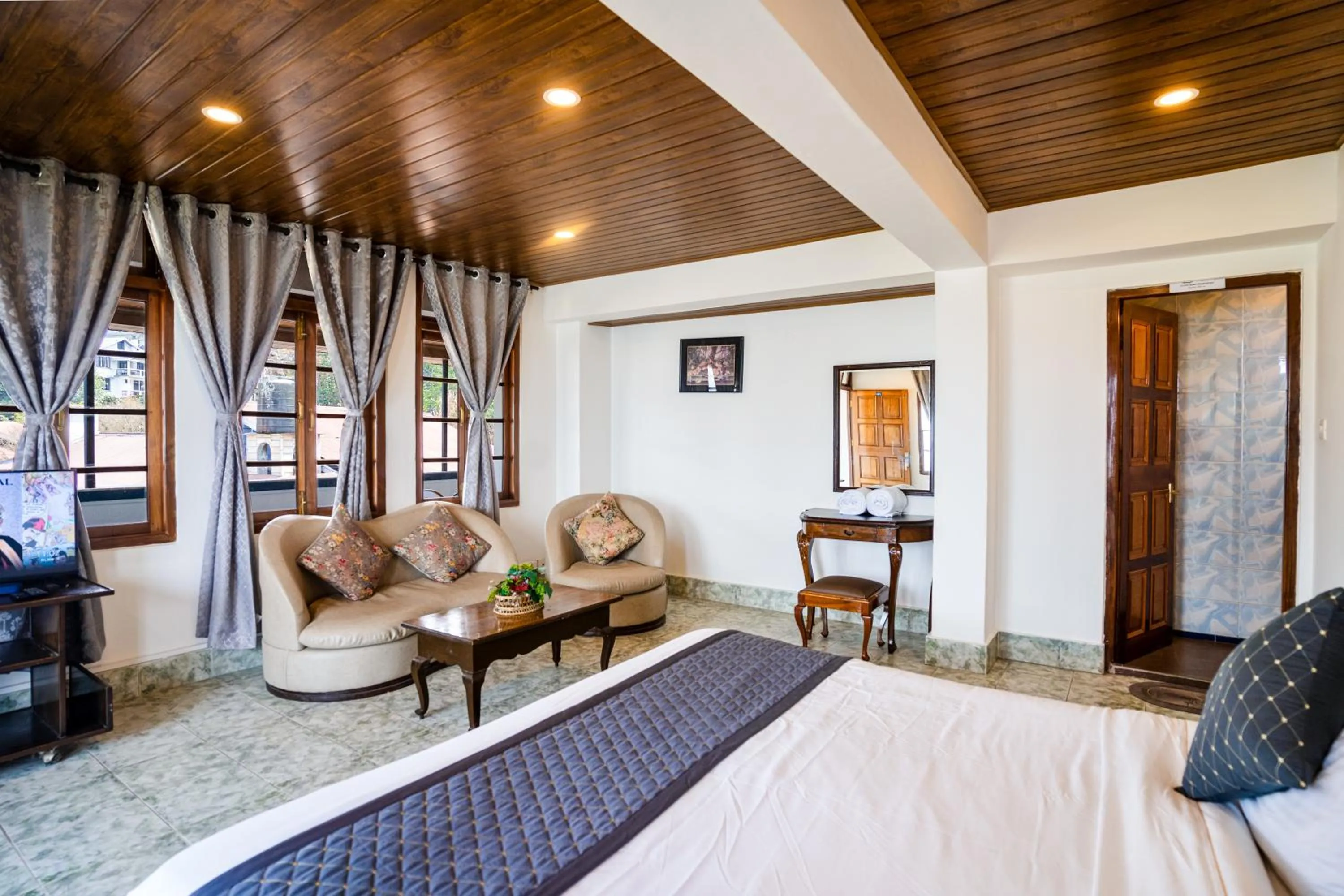 Bed in Sharolyn Boutique Hotel