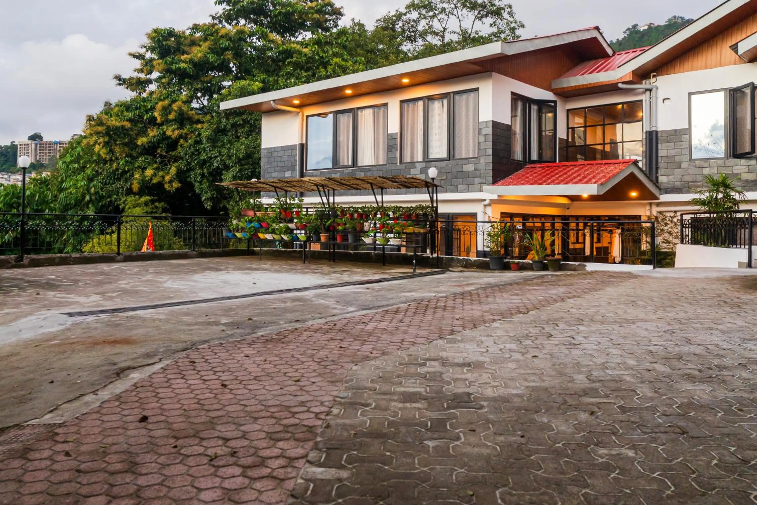 Property building in Sharolyn Boutique Hotel