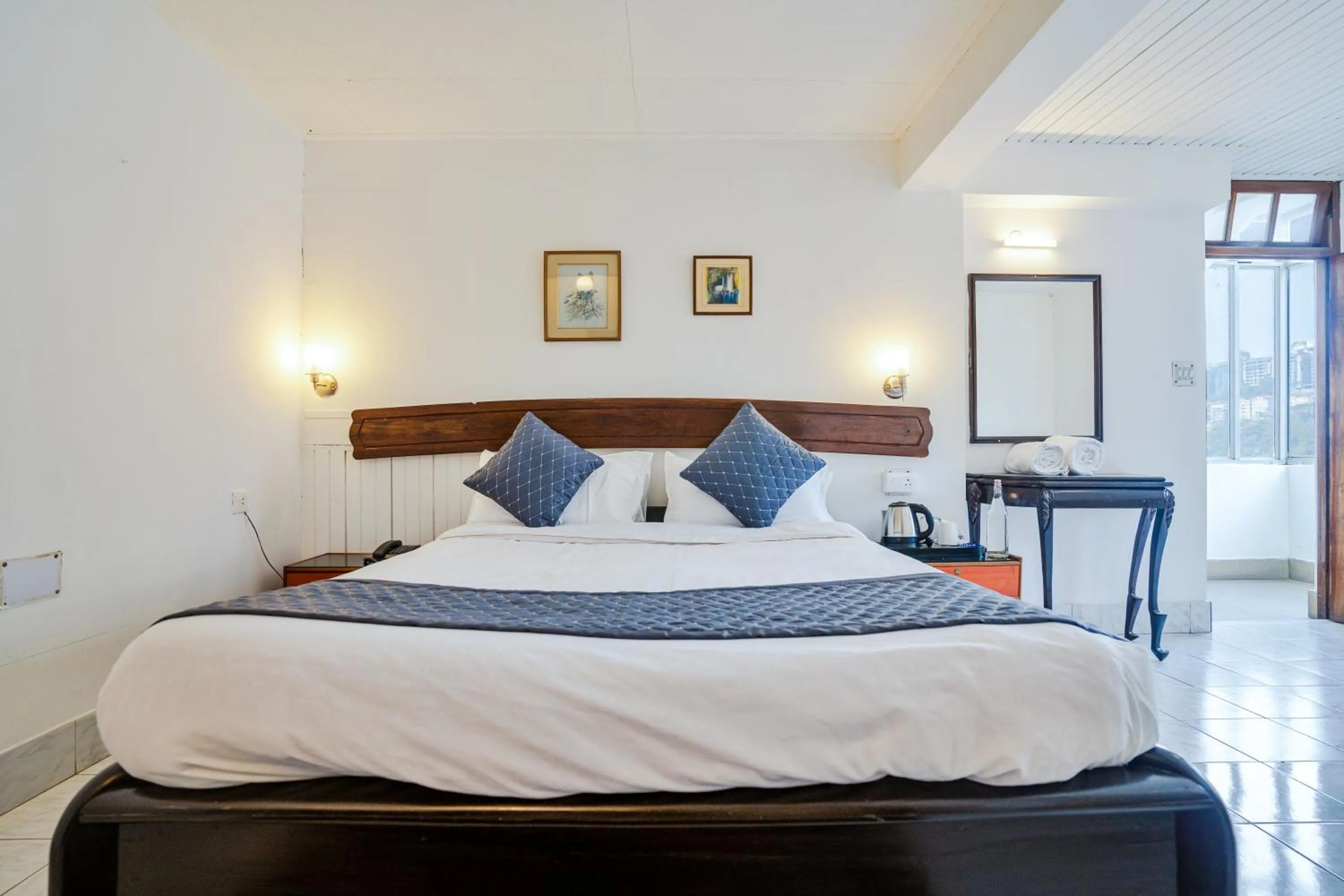 Bed in Sharolyn Boutique Hotel