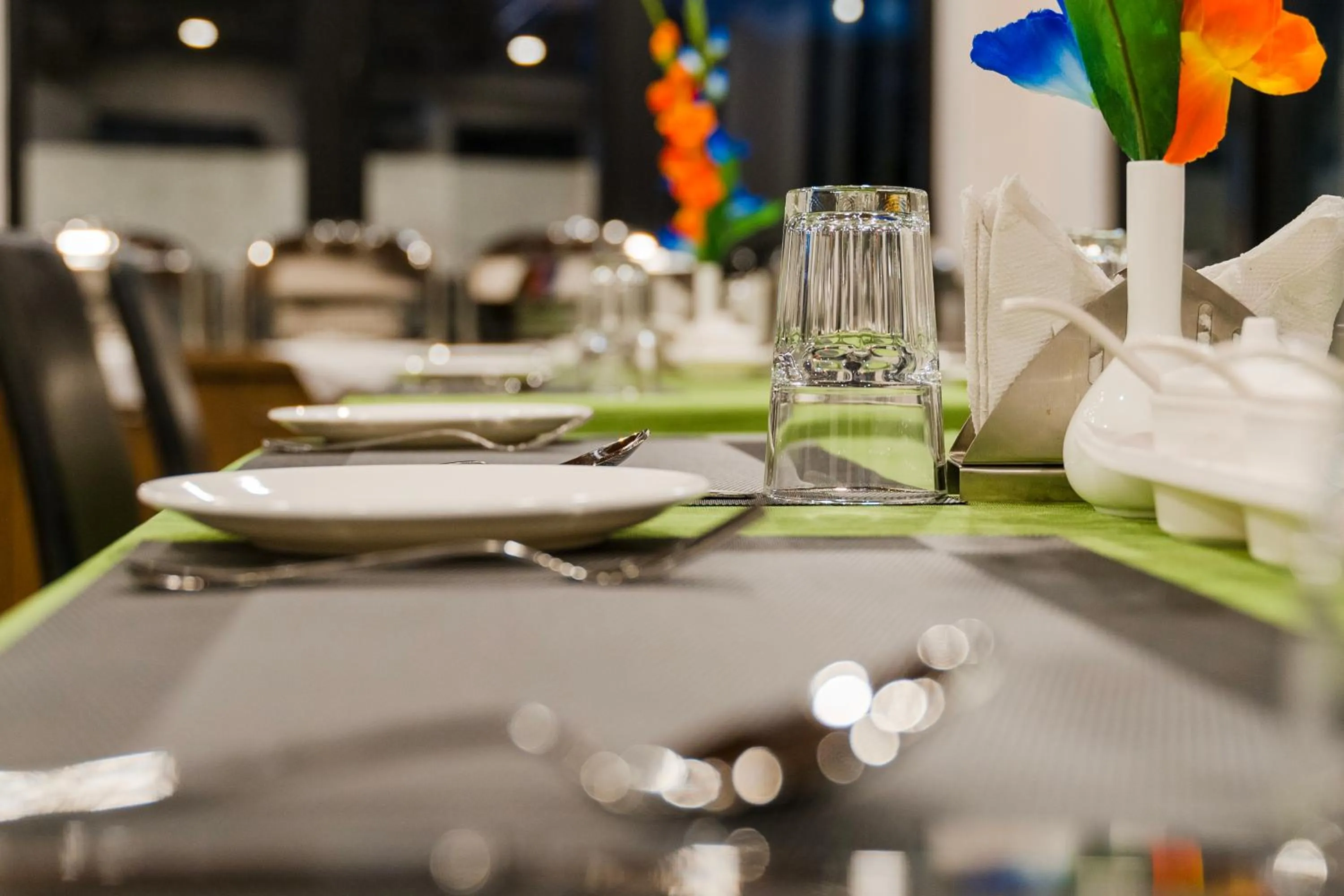 Restaurant/places to eat in Sharolyn Boutique Hotel