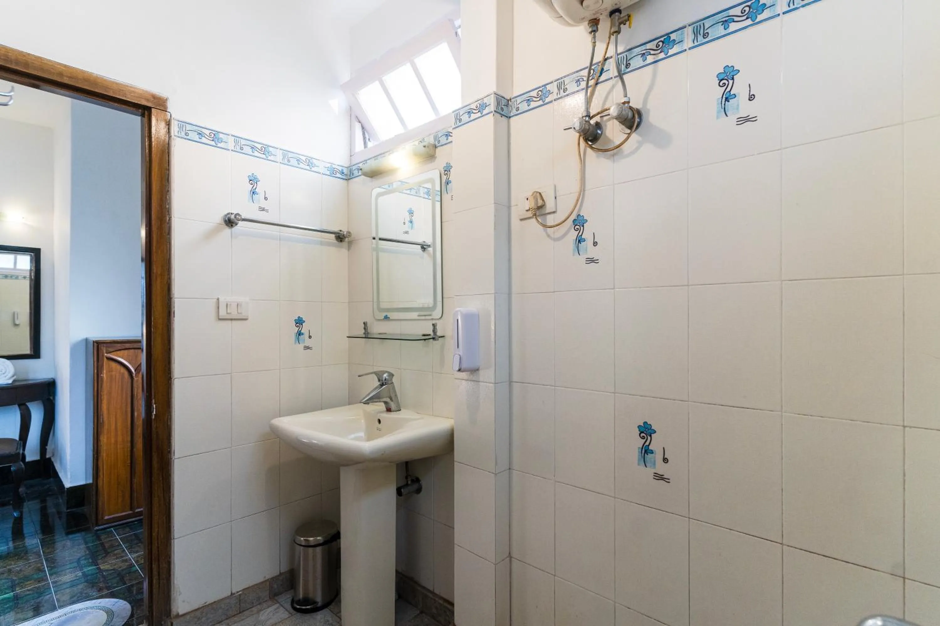 Shower in Sharolyn Boutique Hotel