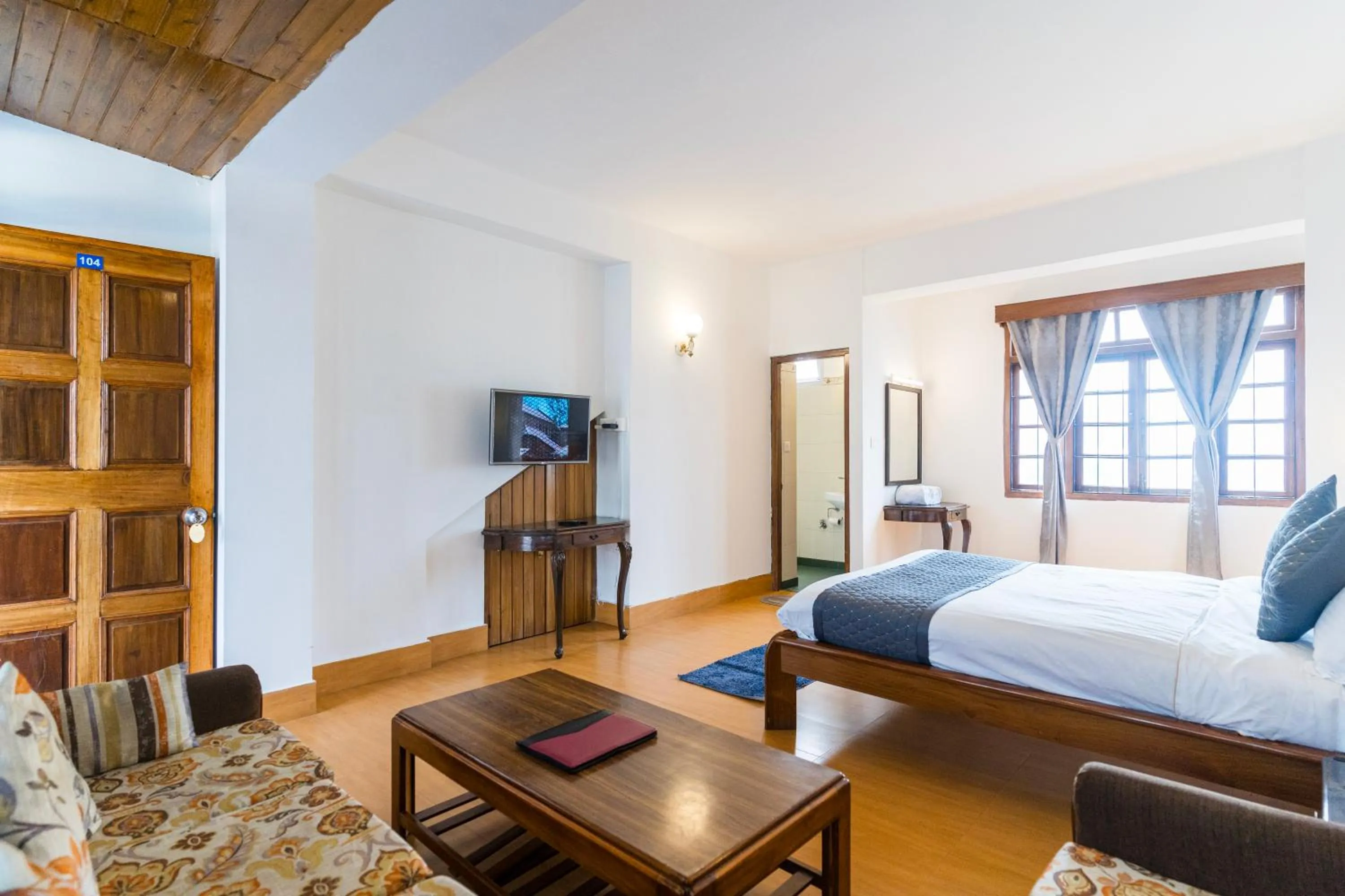 Bed in Sharolyn Boutique Hotel