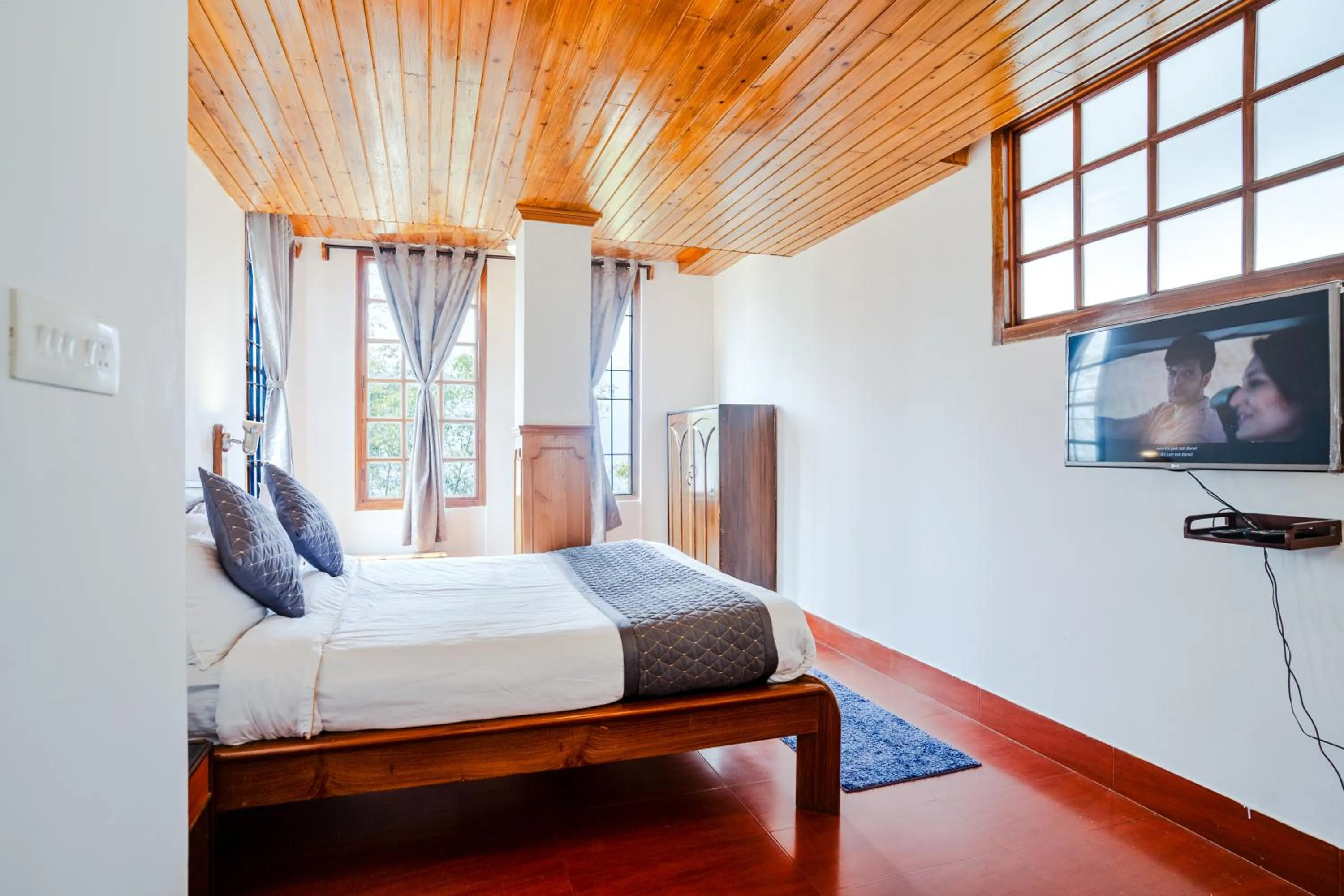 Bed in Sharolyn Boutique Hotel