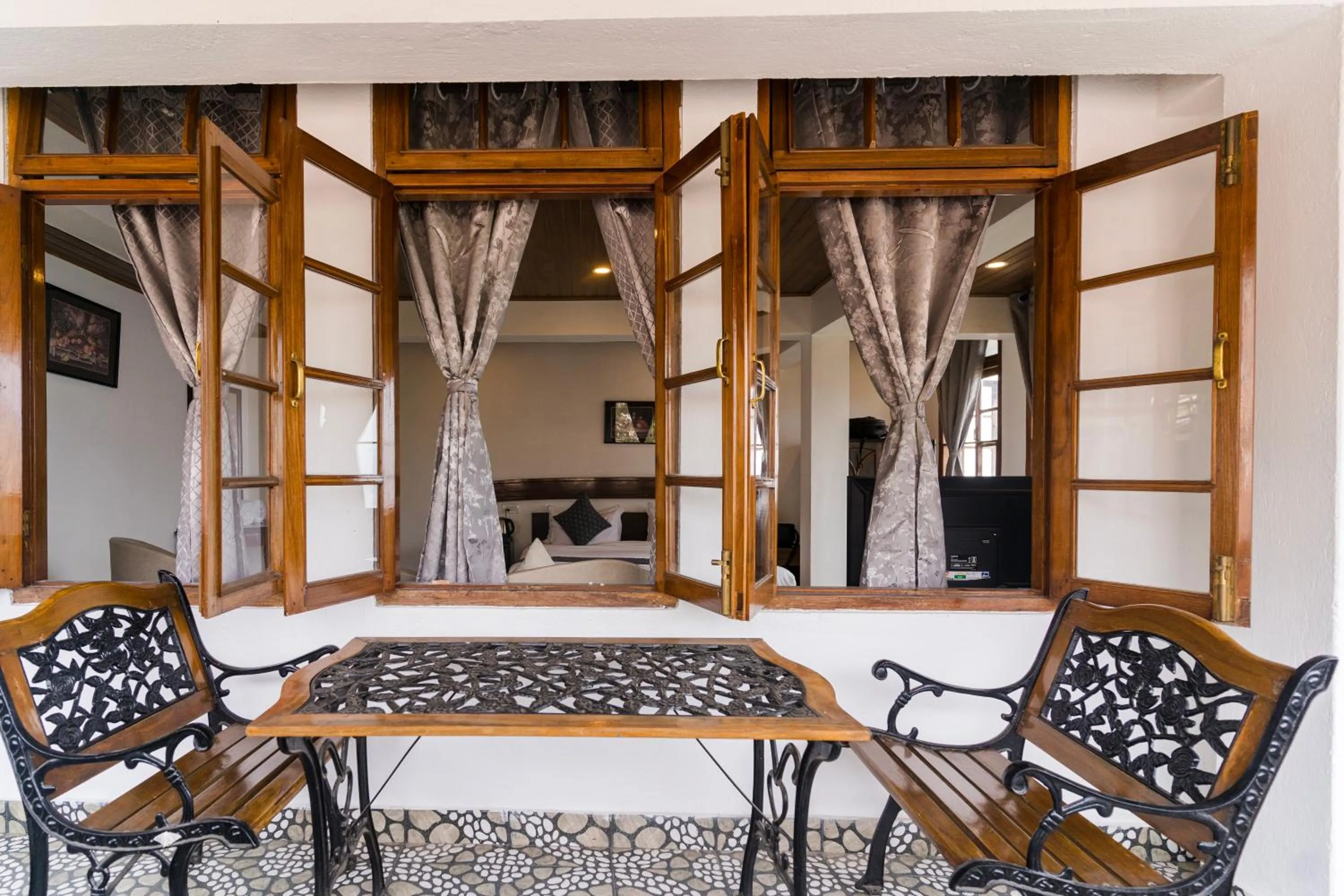 Seating area in Sharolyn Boutique Hotel