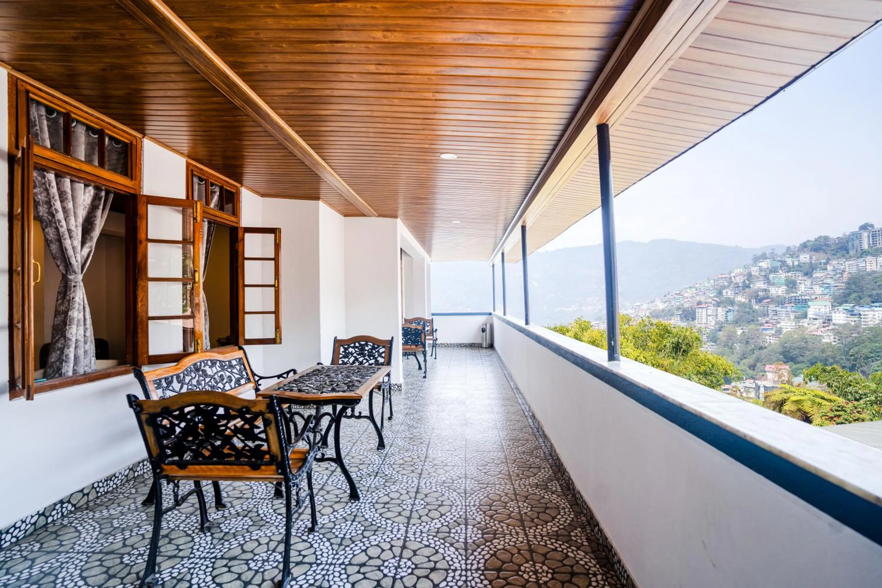 Day in Sharolyn Boutique Hotel