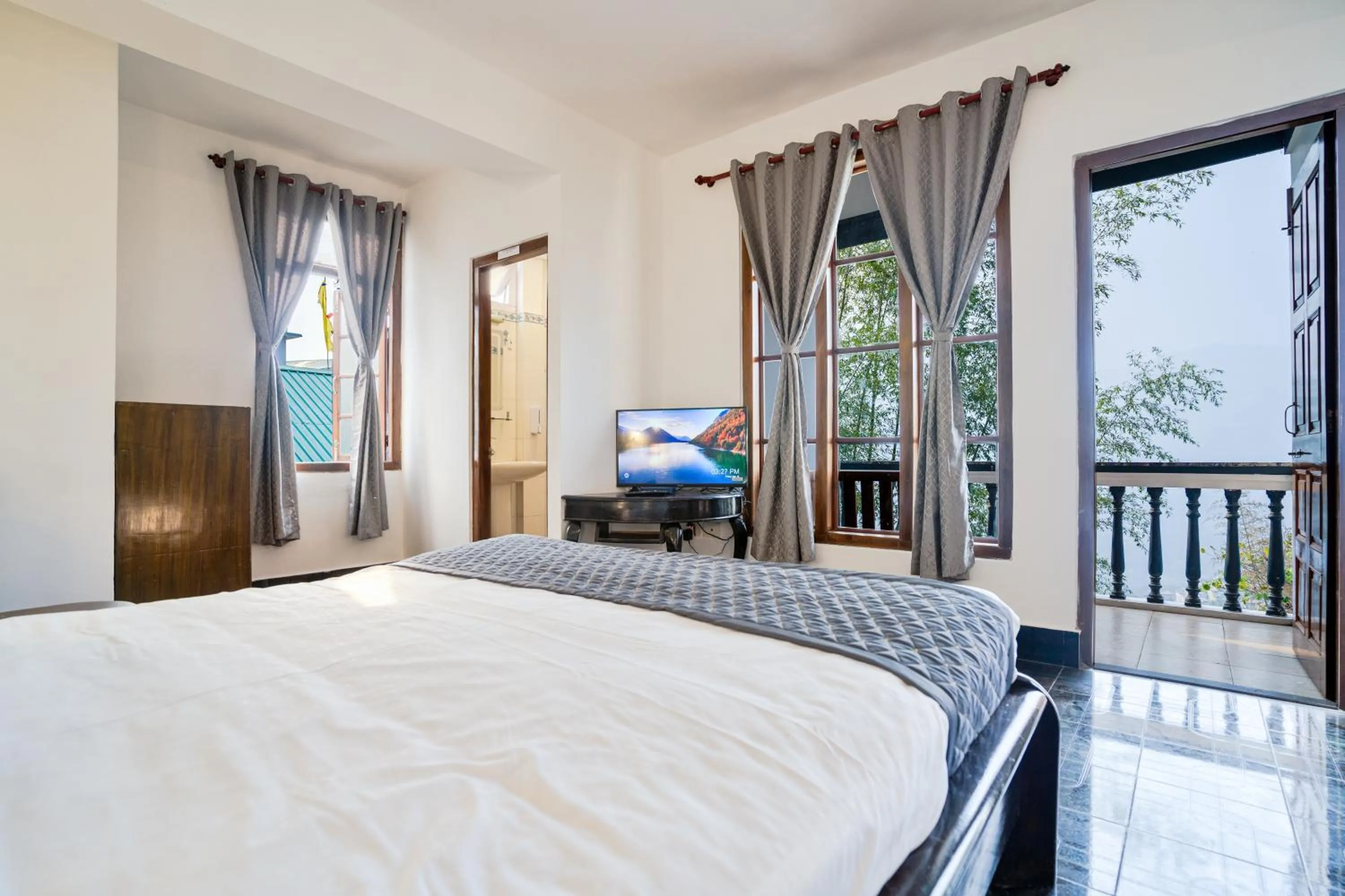 Bed in Sharolyn Boutique Hotel