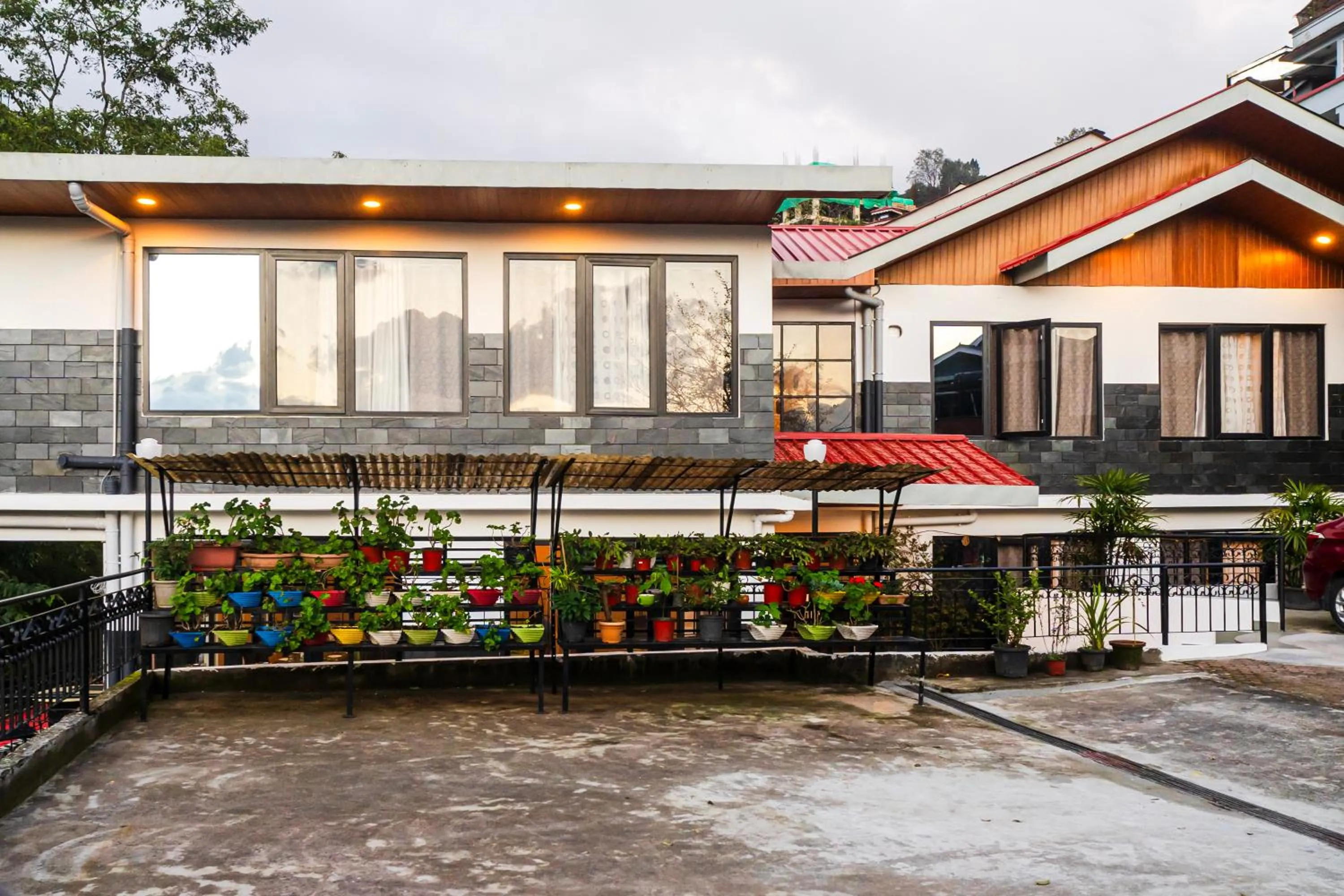 Property building in Sharolyn Boutique Hotel