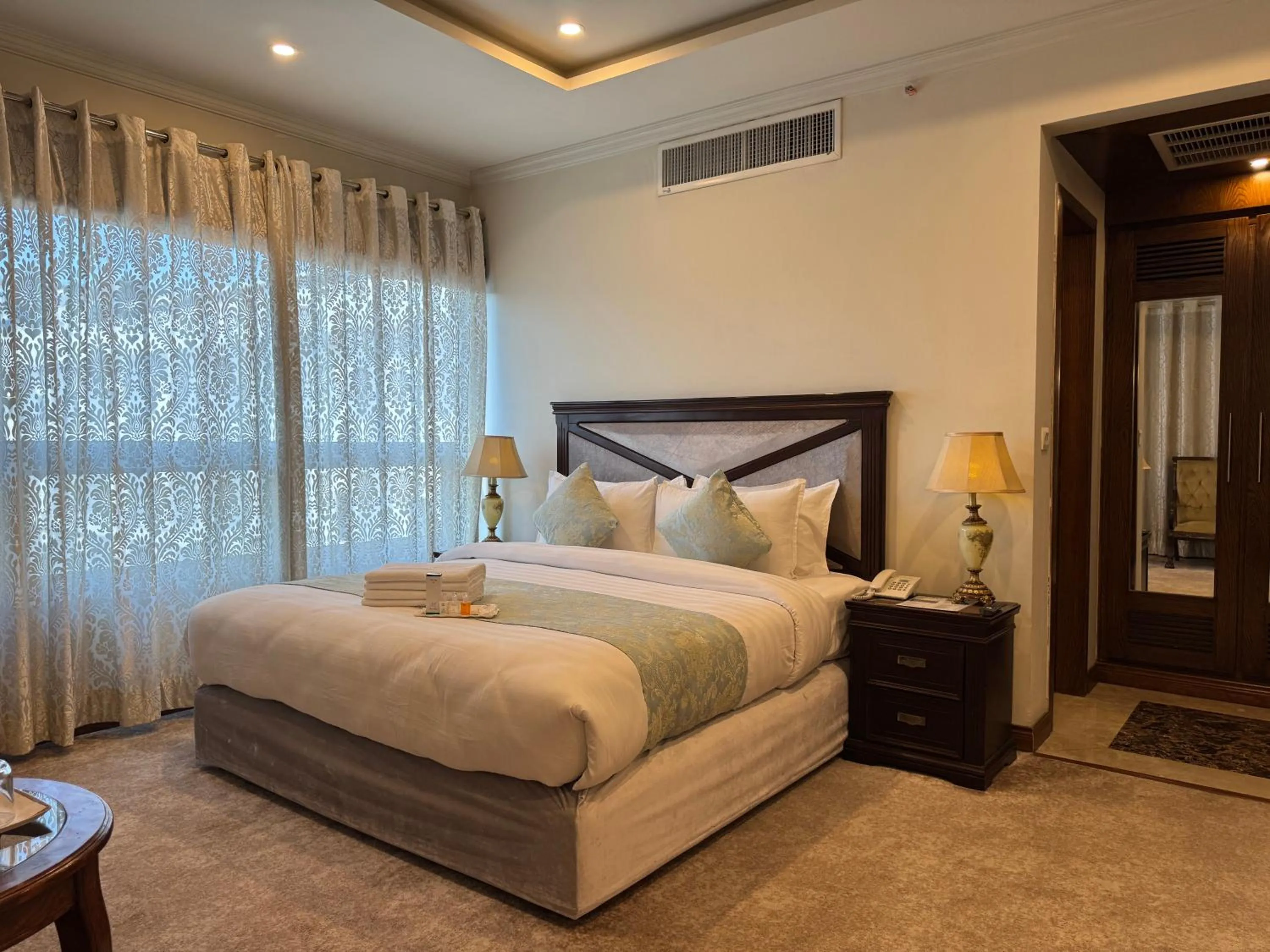 Bedroom, Bed in Sintra Hotel