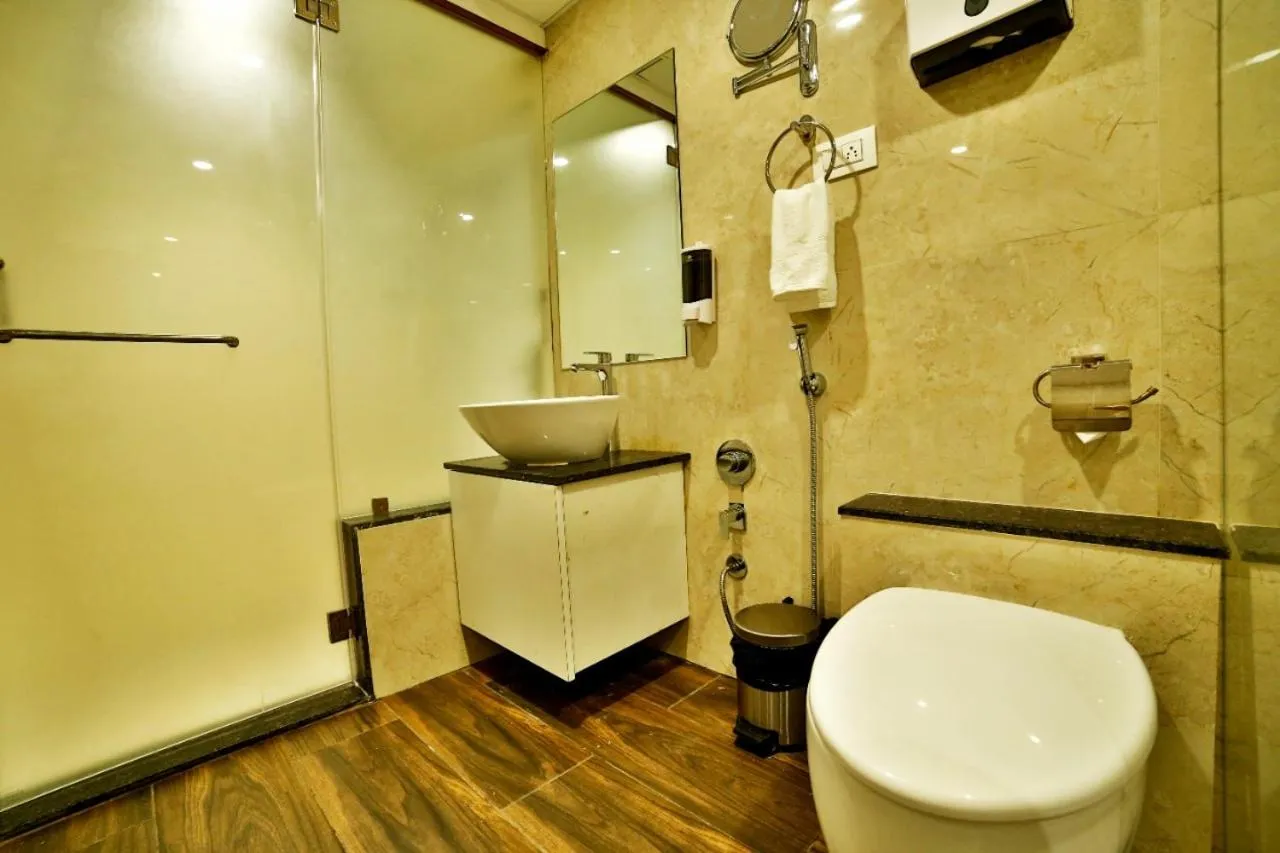 Bathroom in Hotel Kings Heritage Surat