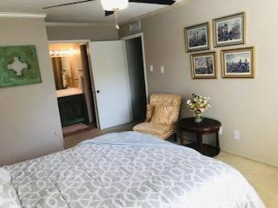 Bed in Houston-Med Center NRG Area 2B-2B All Inclusive
