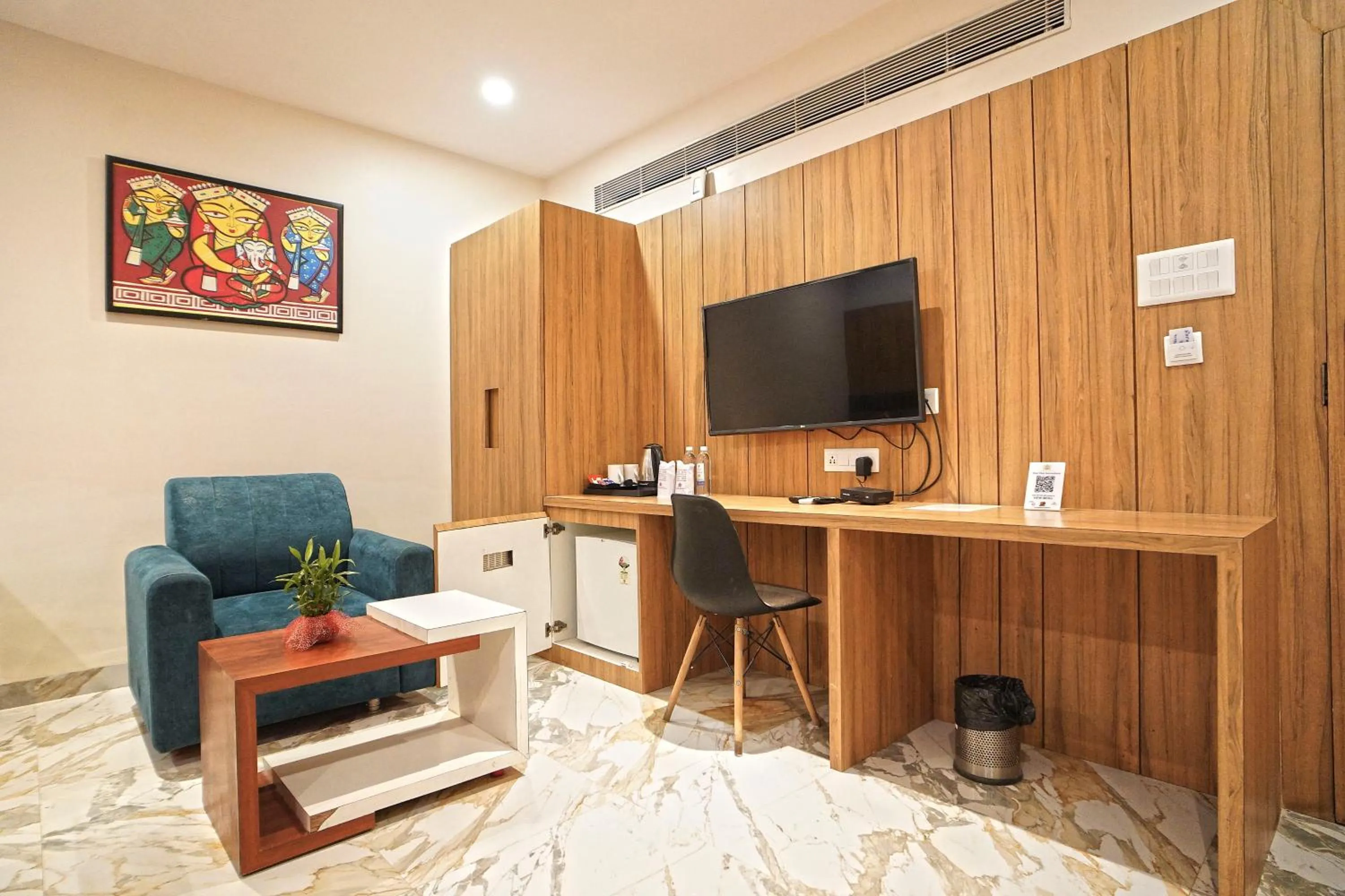 Communal lounge/ TV room in Hotel Ekta International !! 300 Mts From BABA BAIDYANATH DHAM TEMPLE !!