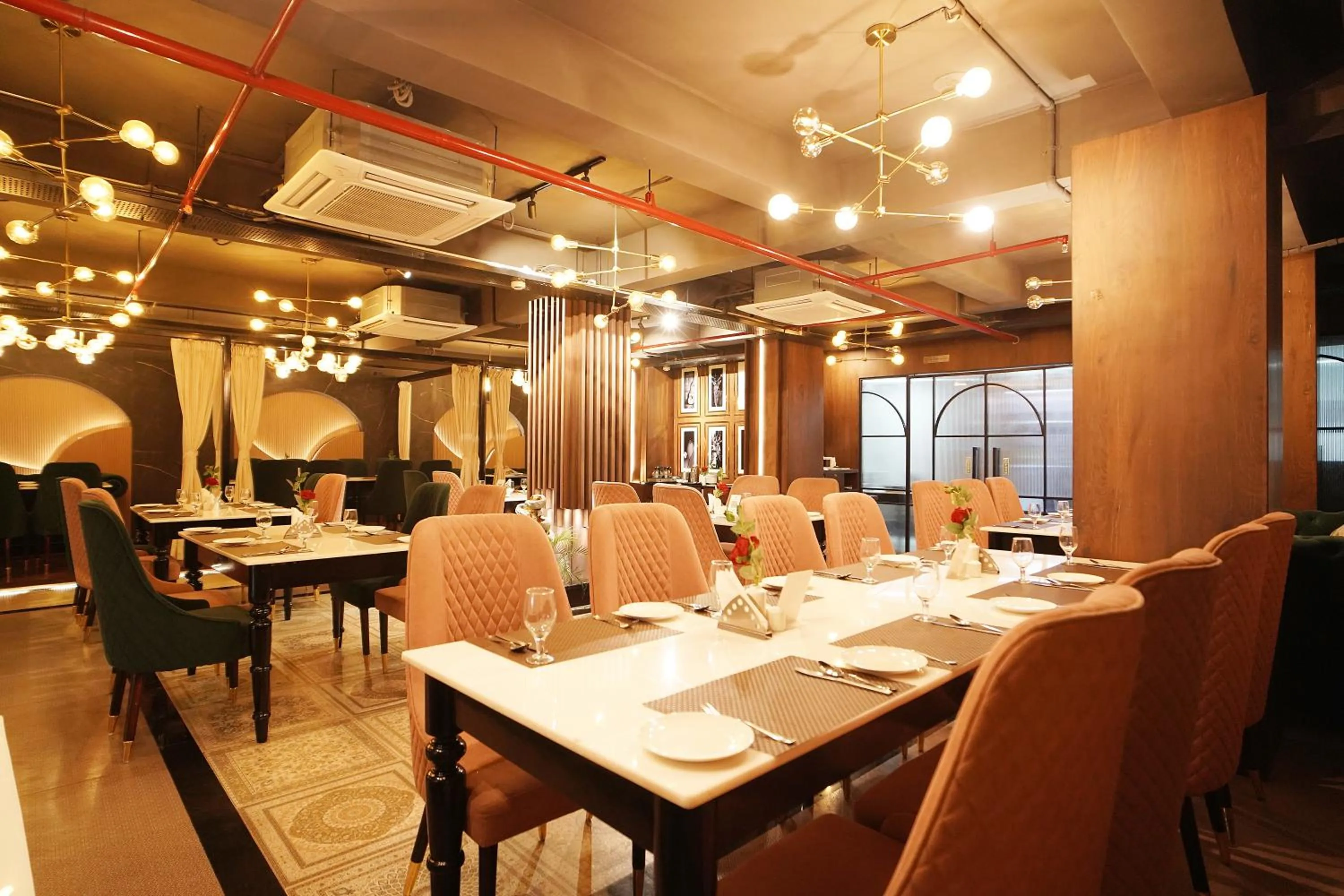 Restaurant/places to eat in Hotel Ekta International !! 300 Mts From BABA BAIDYANATH DHAM TEMPLE !!