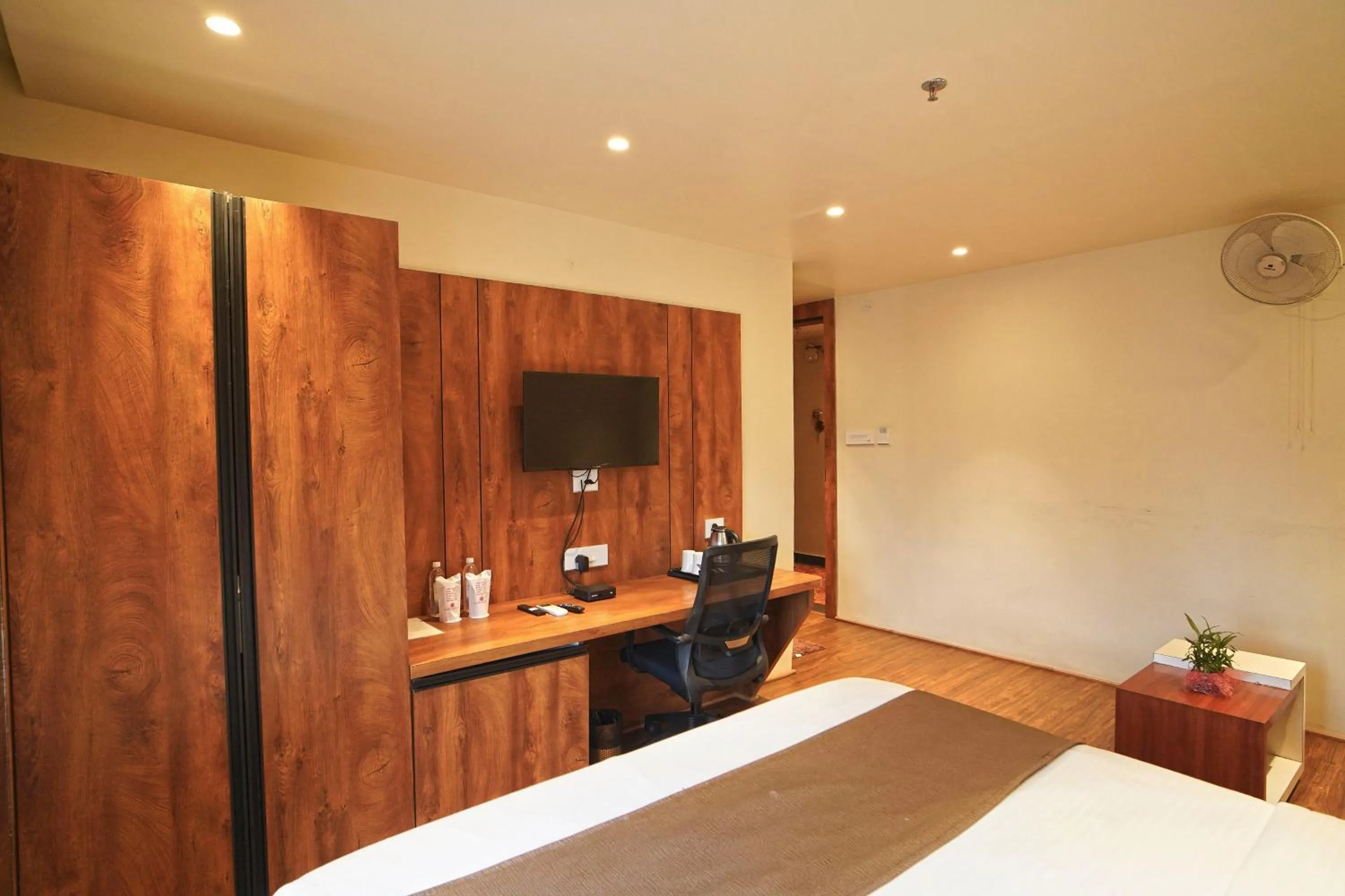 Bed in Hotel Ekta International !! 300 Mts From BABA BAIDYANATH DHAM TEMPLE !!