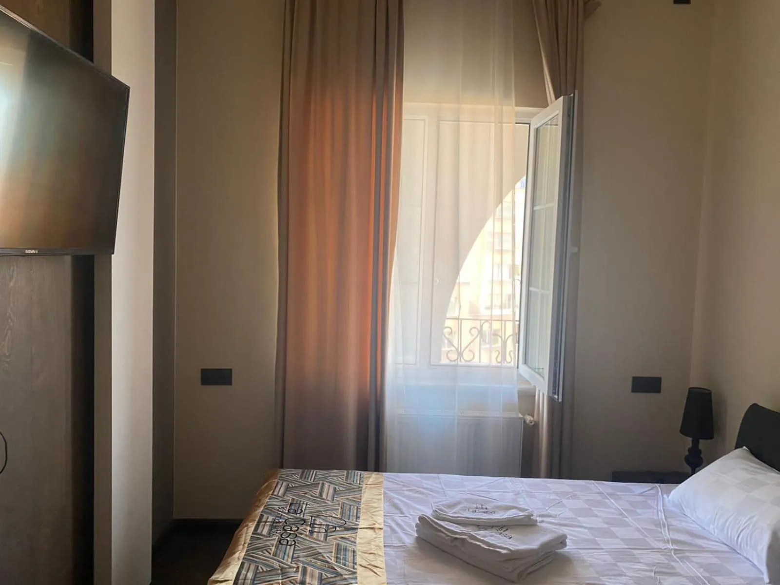 Bed in La Casa Hotel Yerevan