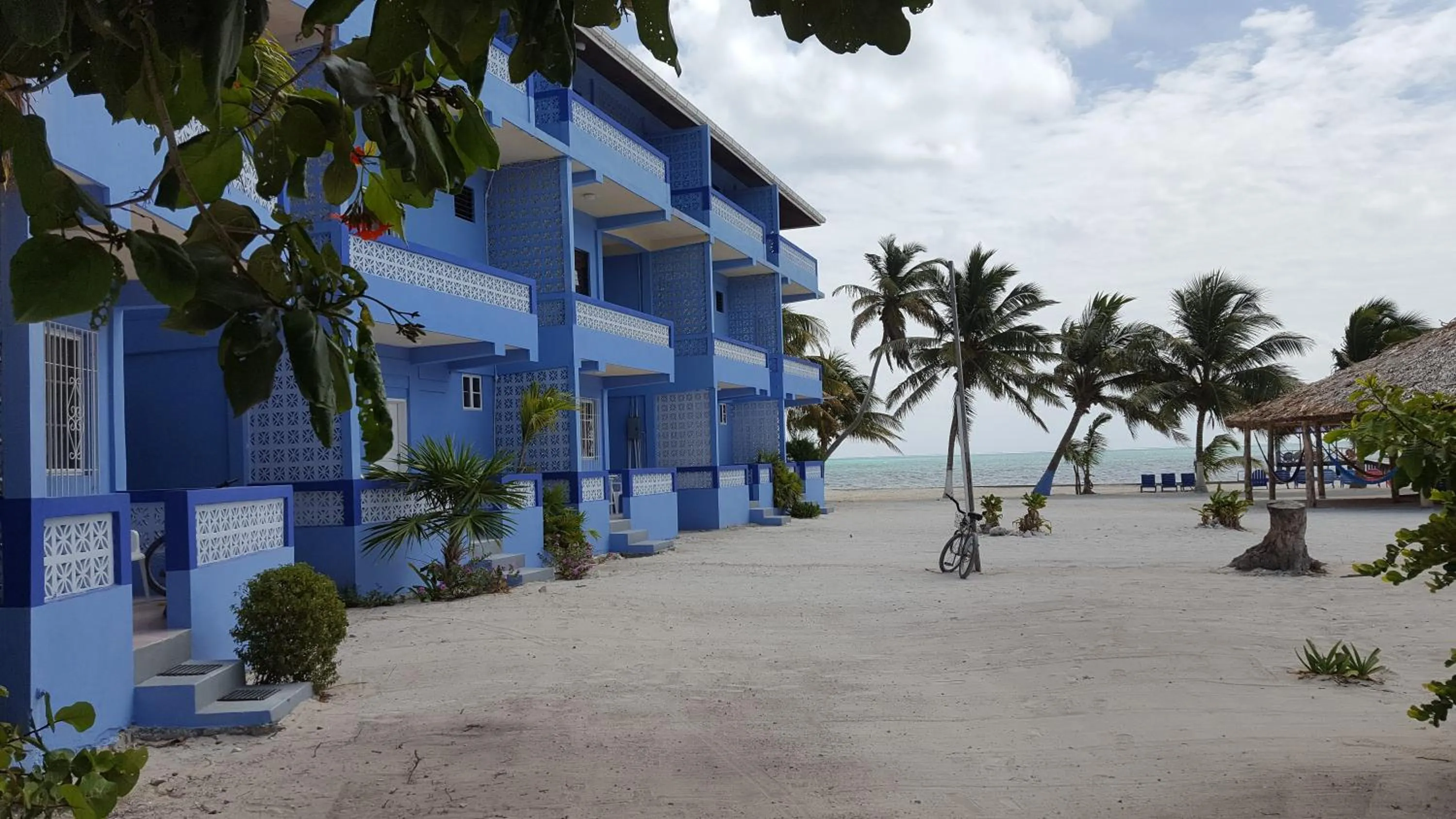 Facade/entrance in Anchorage Beach Resort Caye Caulker