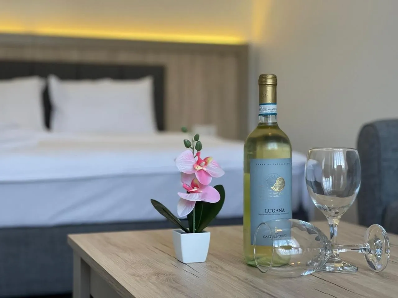 Photo of the whole room, Bed in Weseler Wirtshaus Appartements