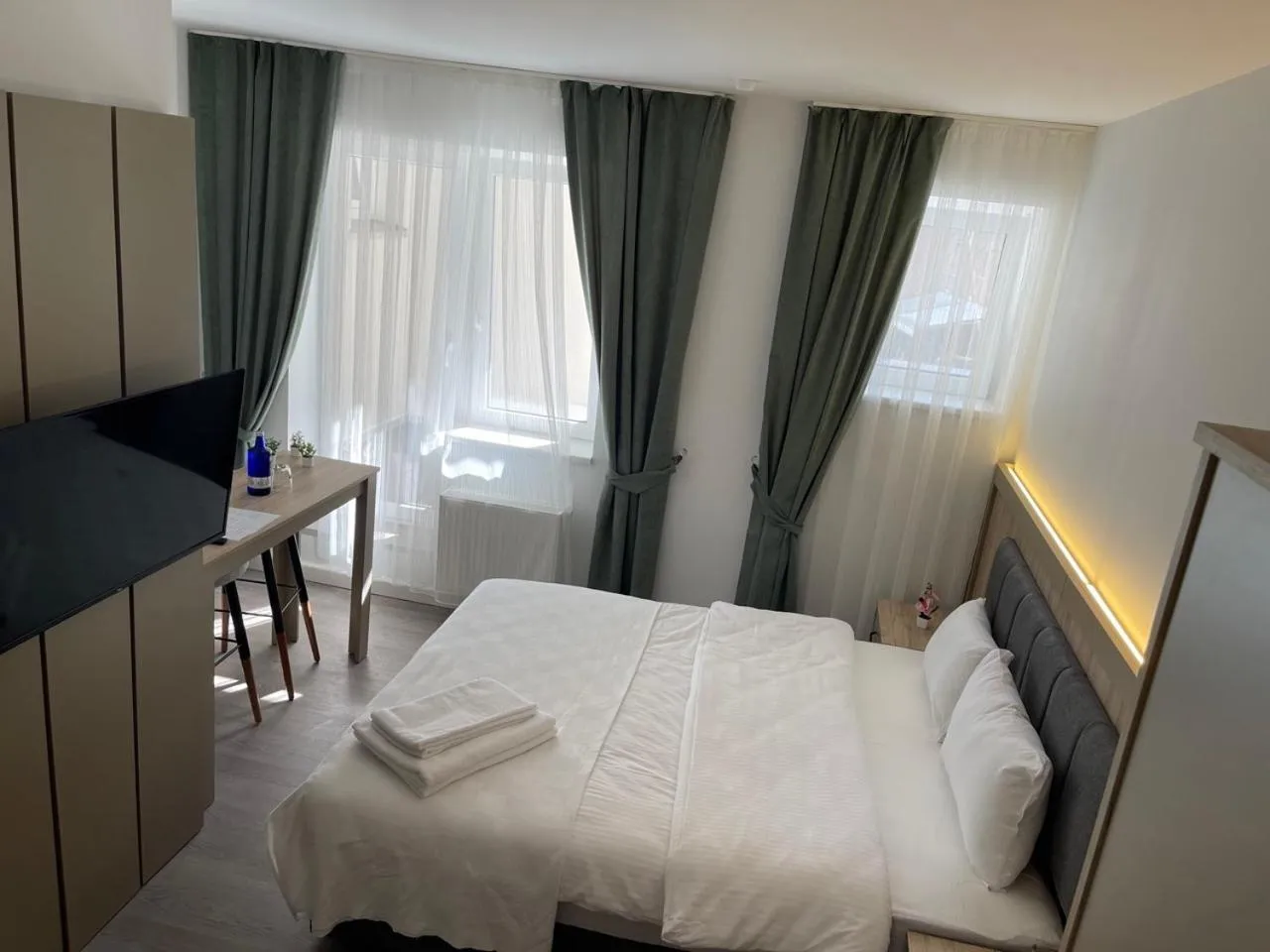 Photo of the whole room, Bed in Weseler Wirtshaus Appartements