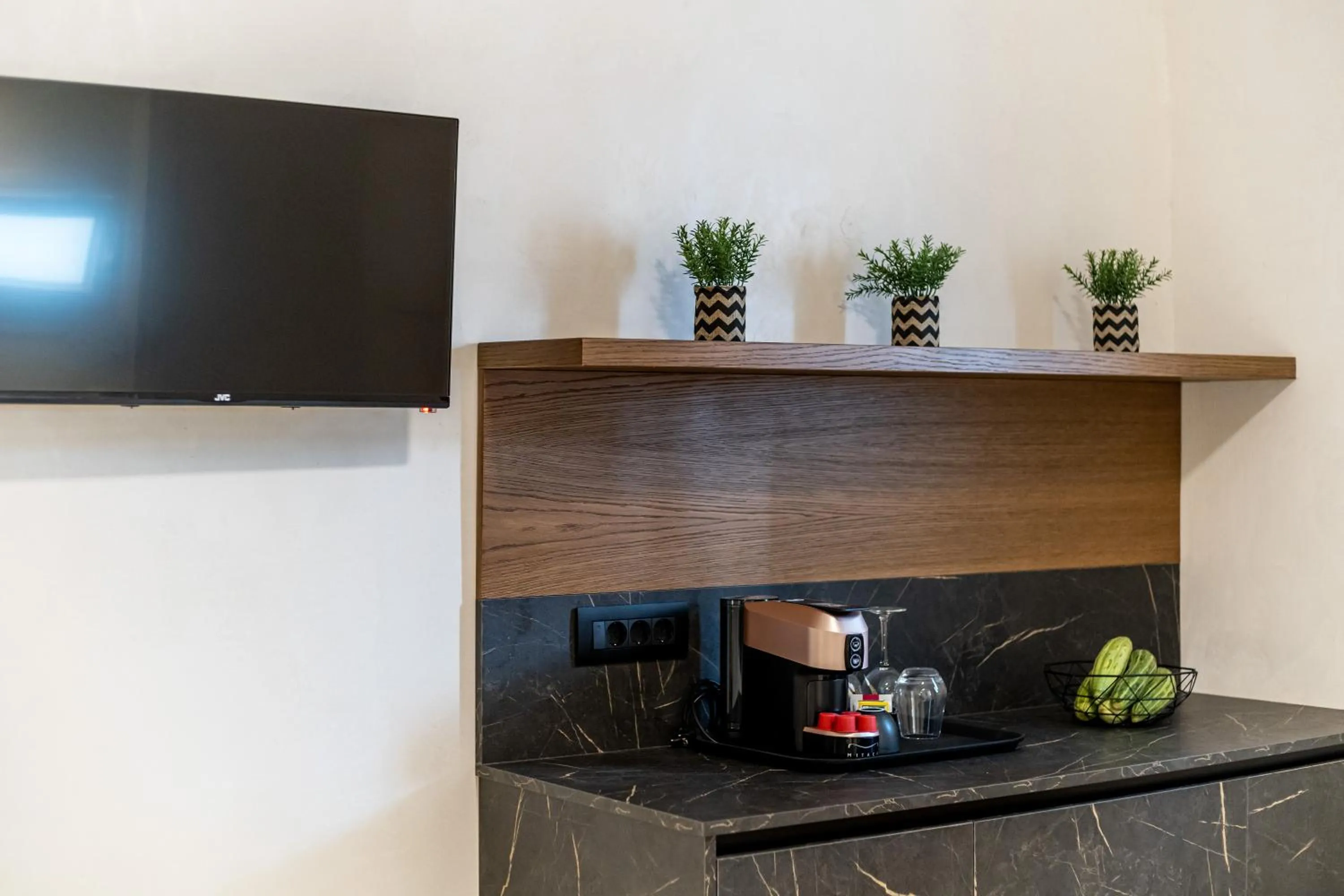 Coffee/tea facilities in Amer Suites