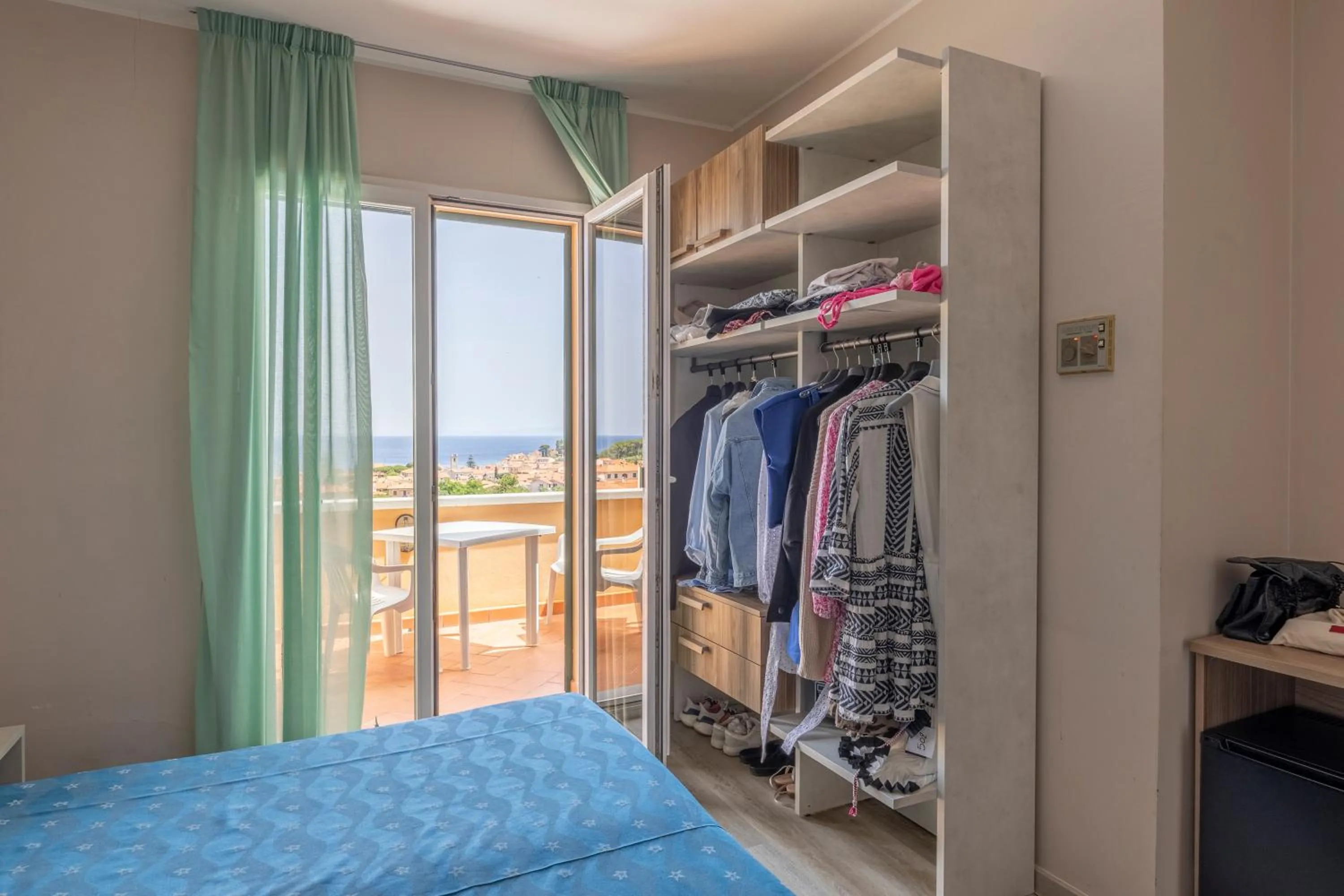 Balcony/Terrace, Bed in Hotel Residence Isola Verde