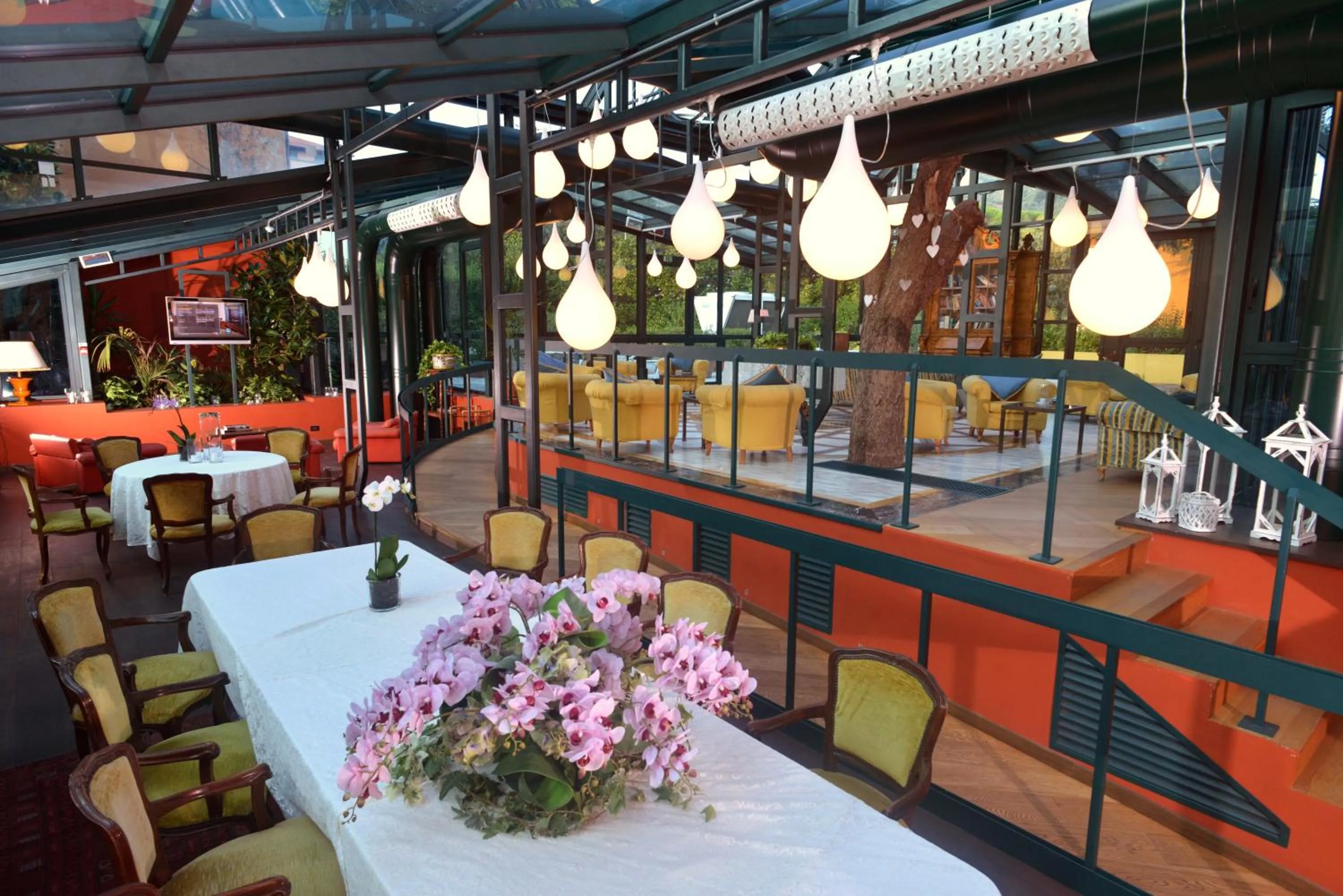 Communal lounge/ TV room in Grand Hotel Bellavista Palace & Golf