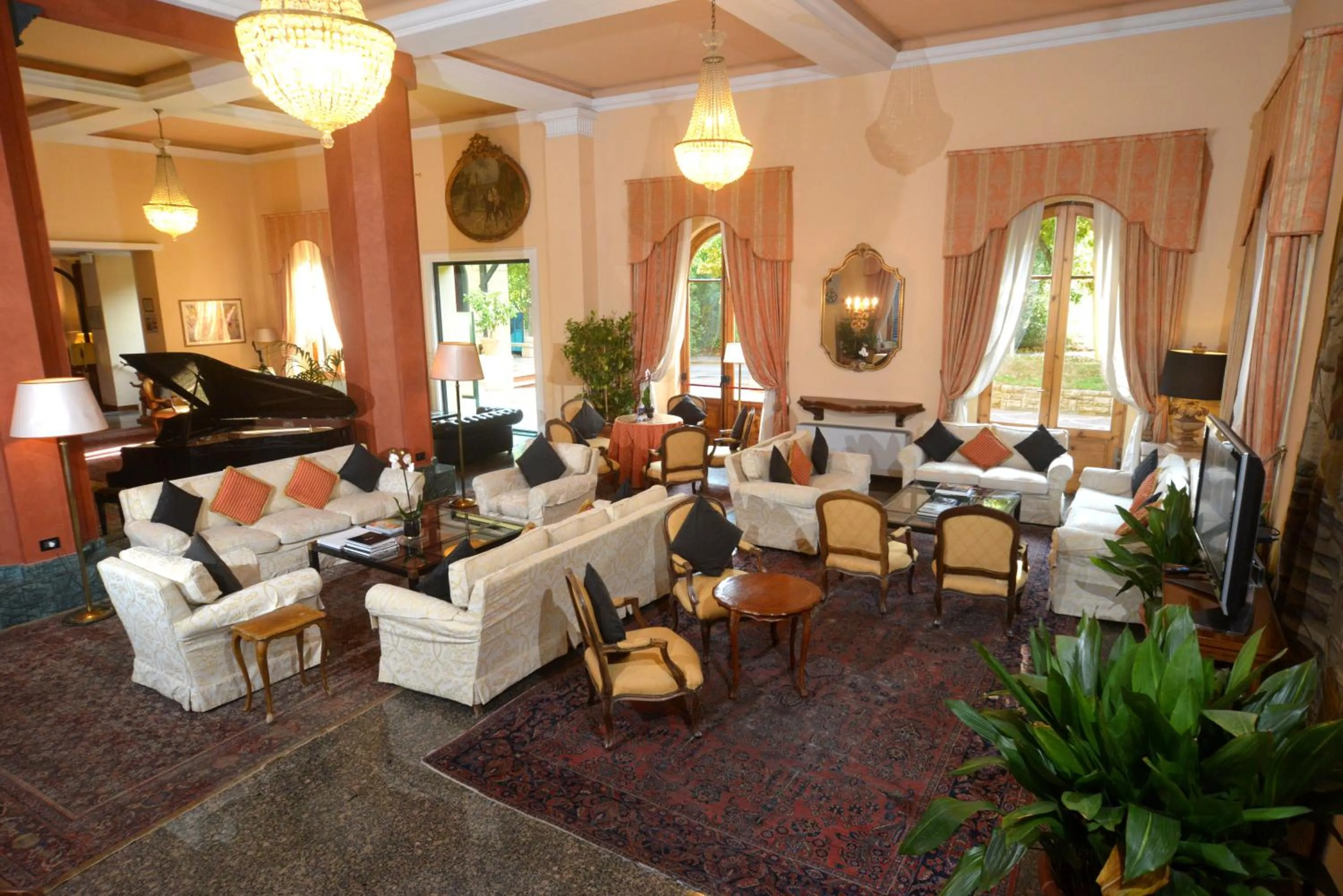 Communal lounge/ TV room in Grand Hotel Bellavista Palace & Golf
