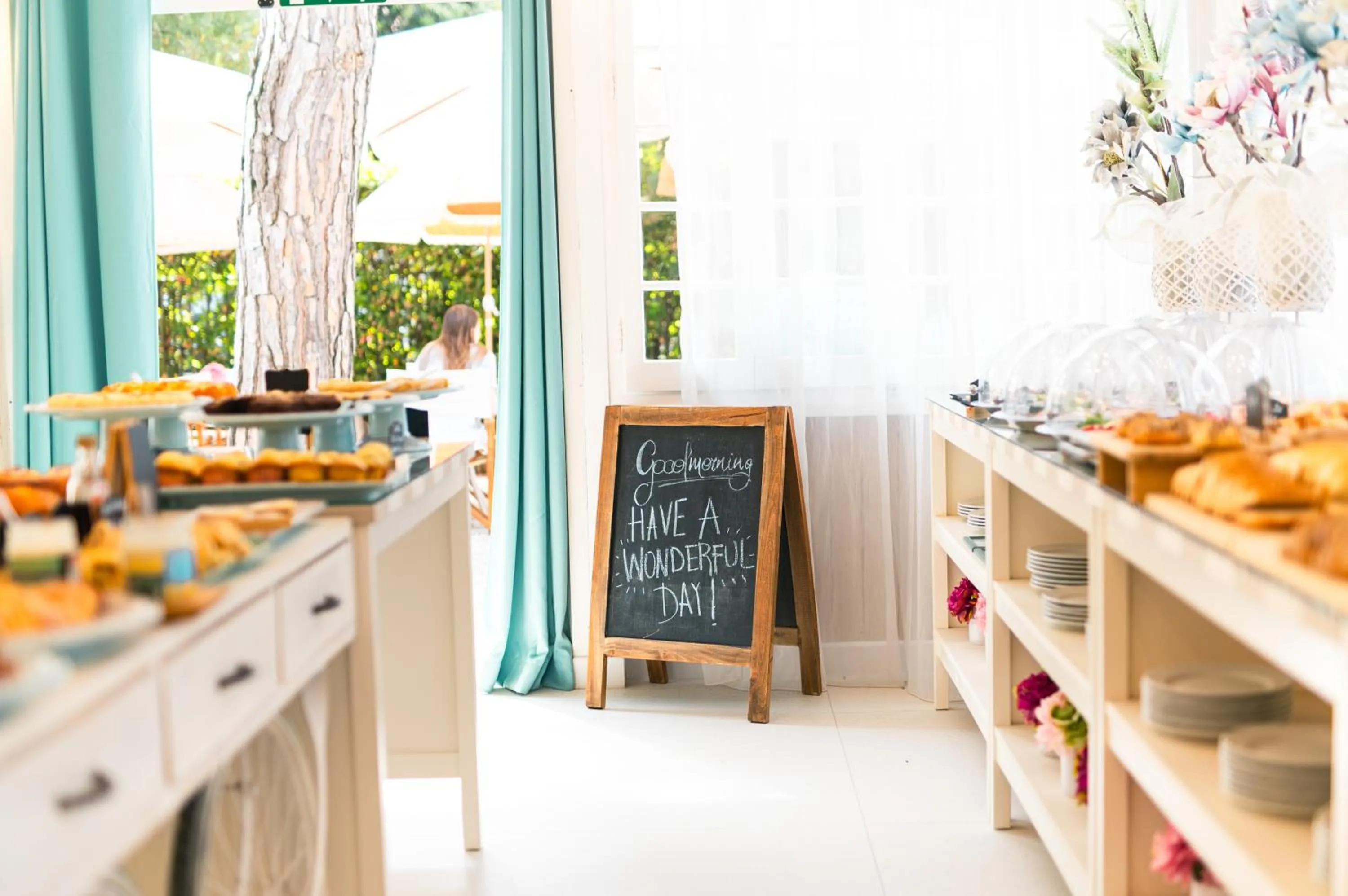 Buffet breakfast in Hotel La Pineta Al Mare