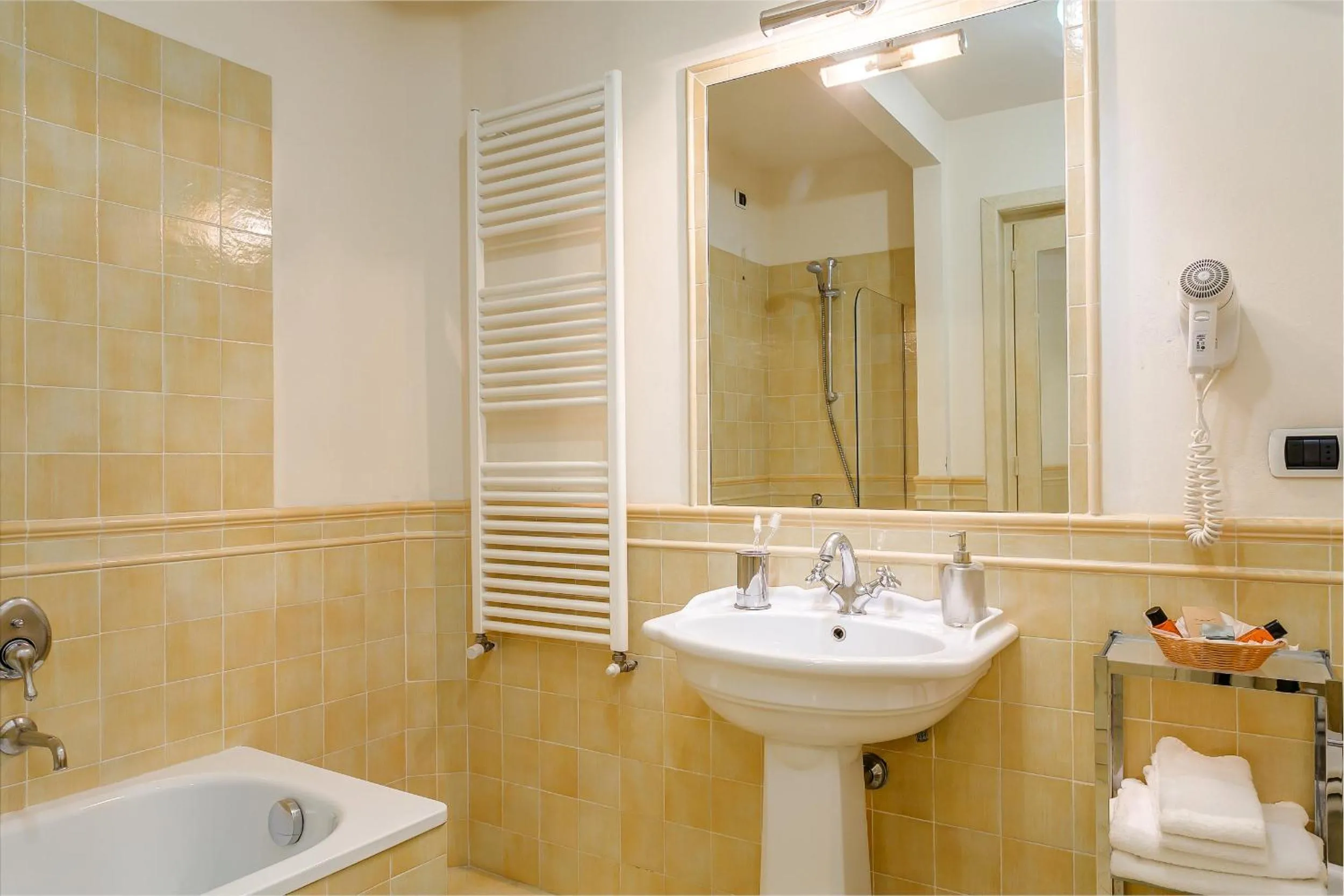 Shower in Firenze Suite