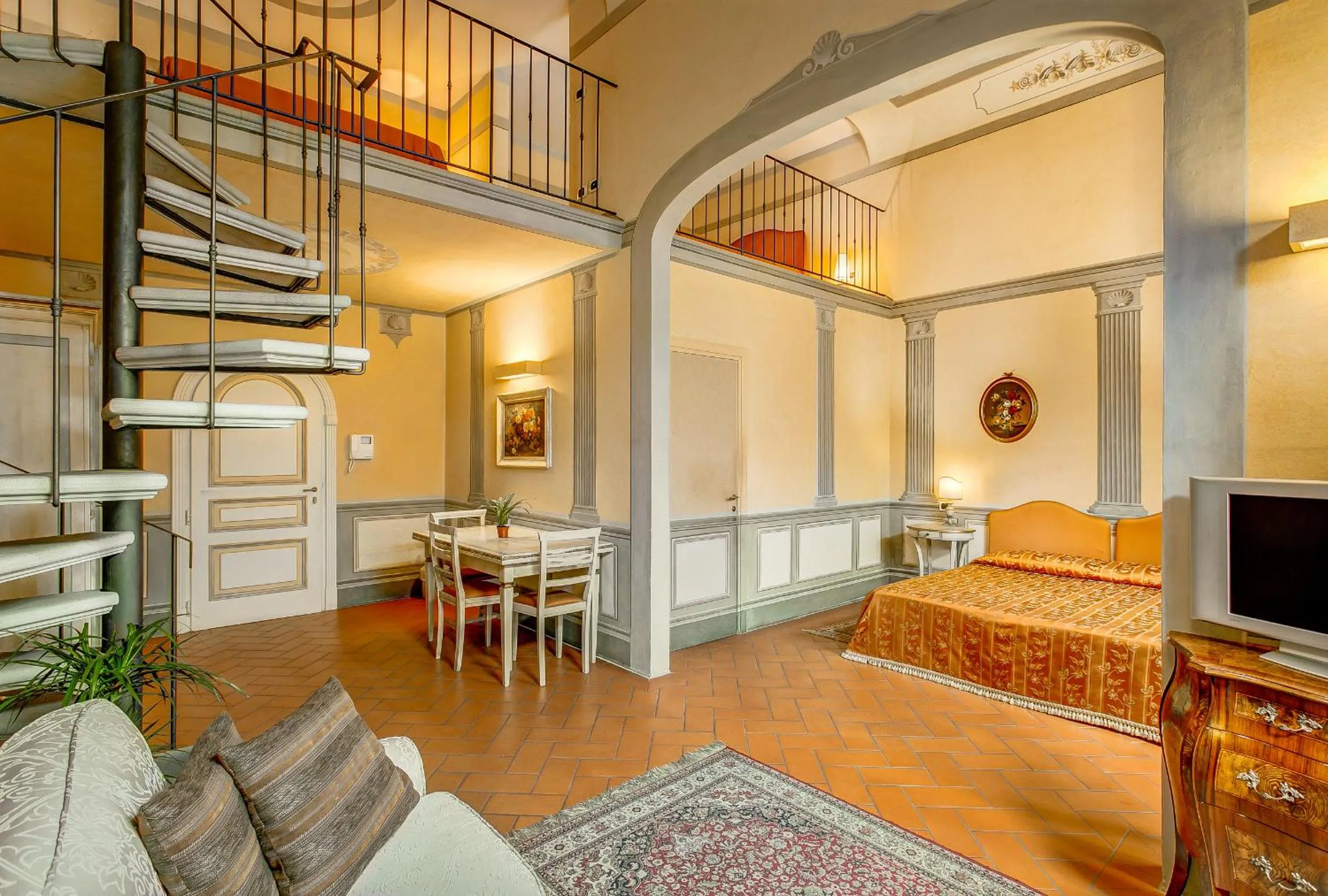 Photo of the whole room in Firenze Suite