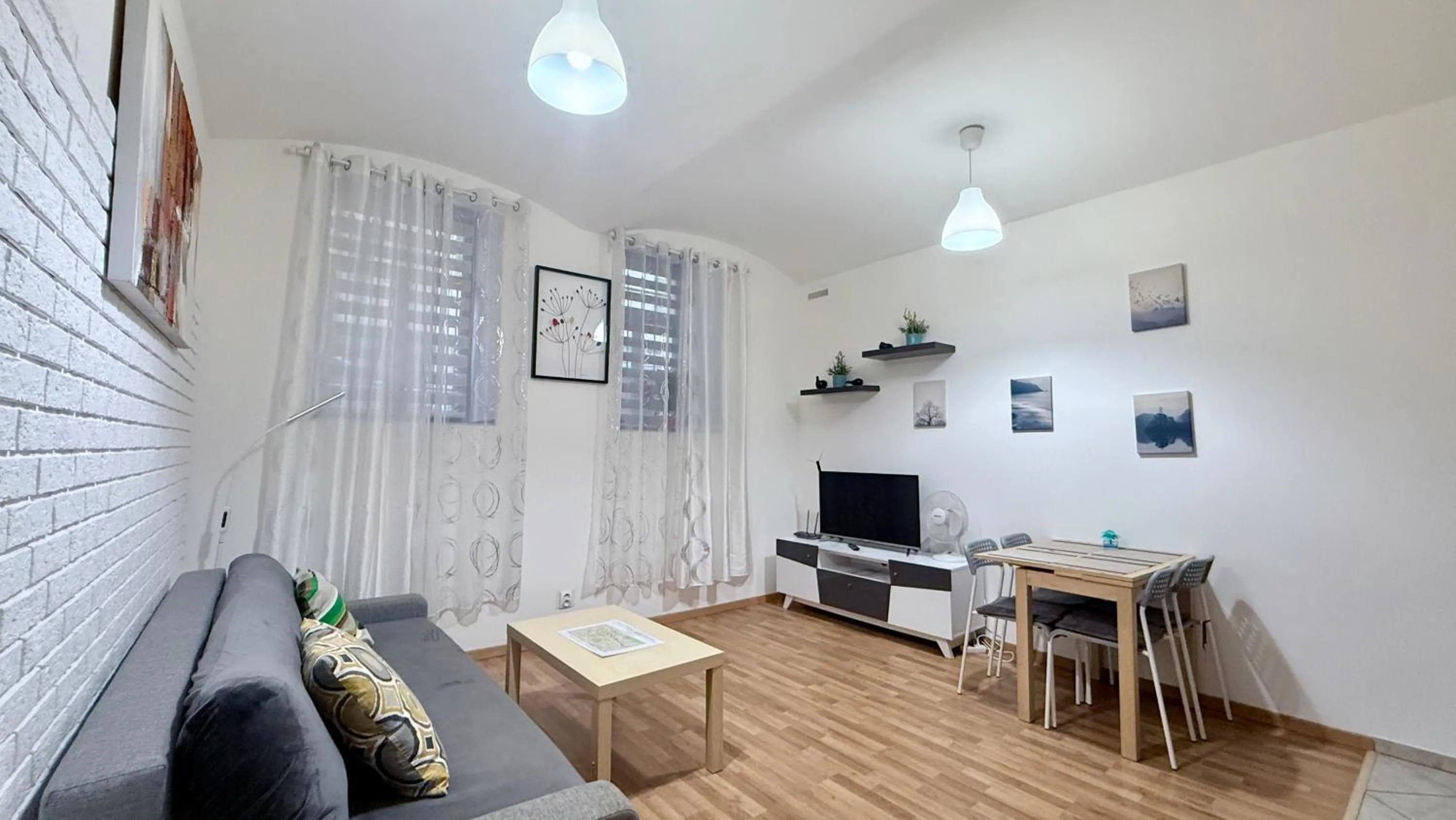 TV and multimedia in Ground Floor Apartment